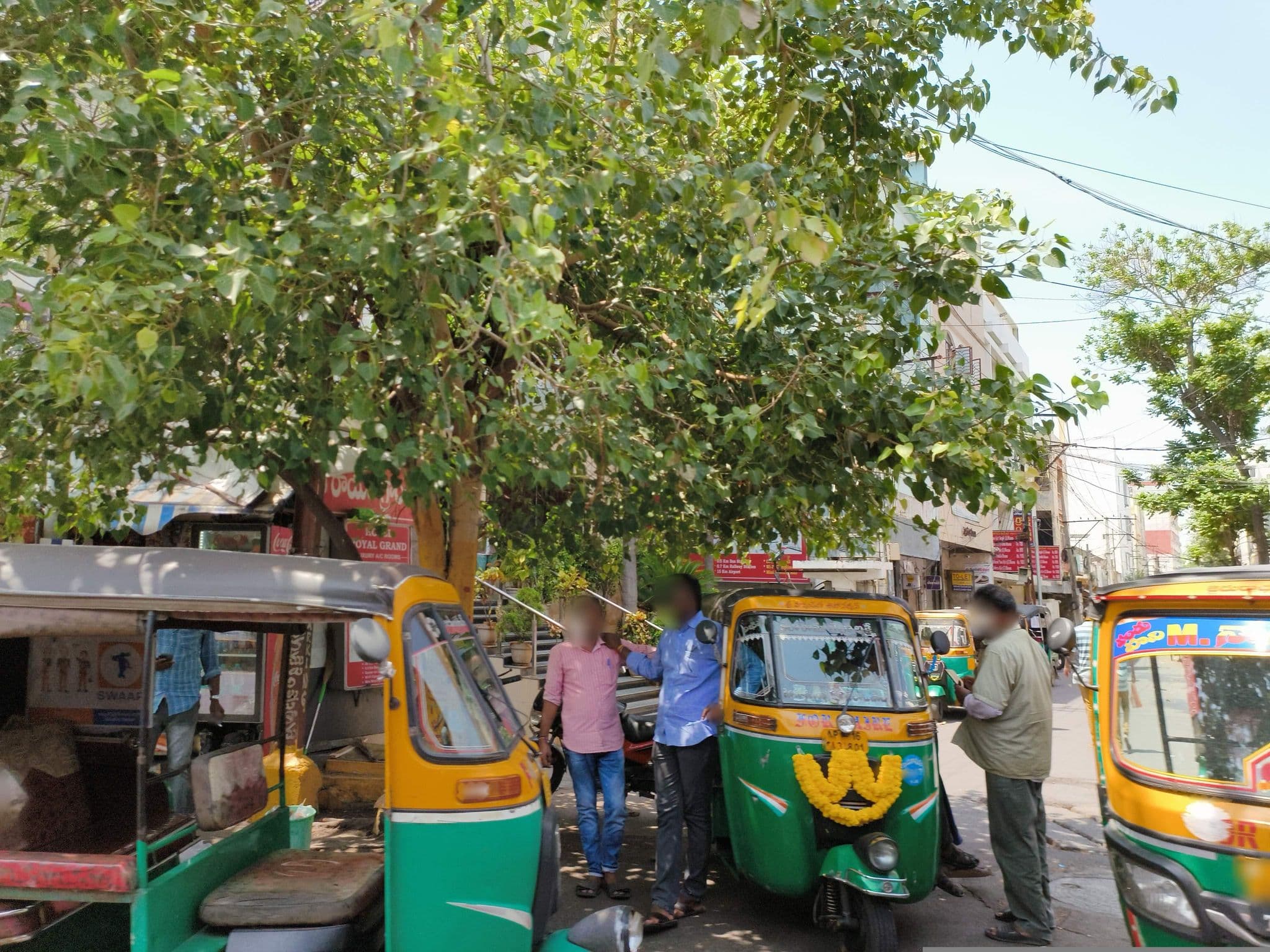 Street view near royal grand hotel, Vijayawada — © ph4ni (CC BY-SA · Mapillary)