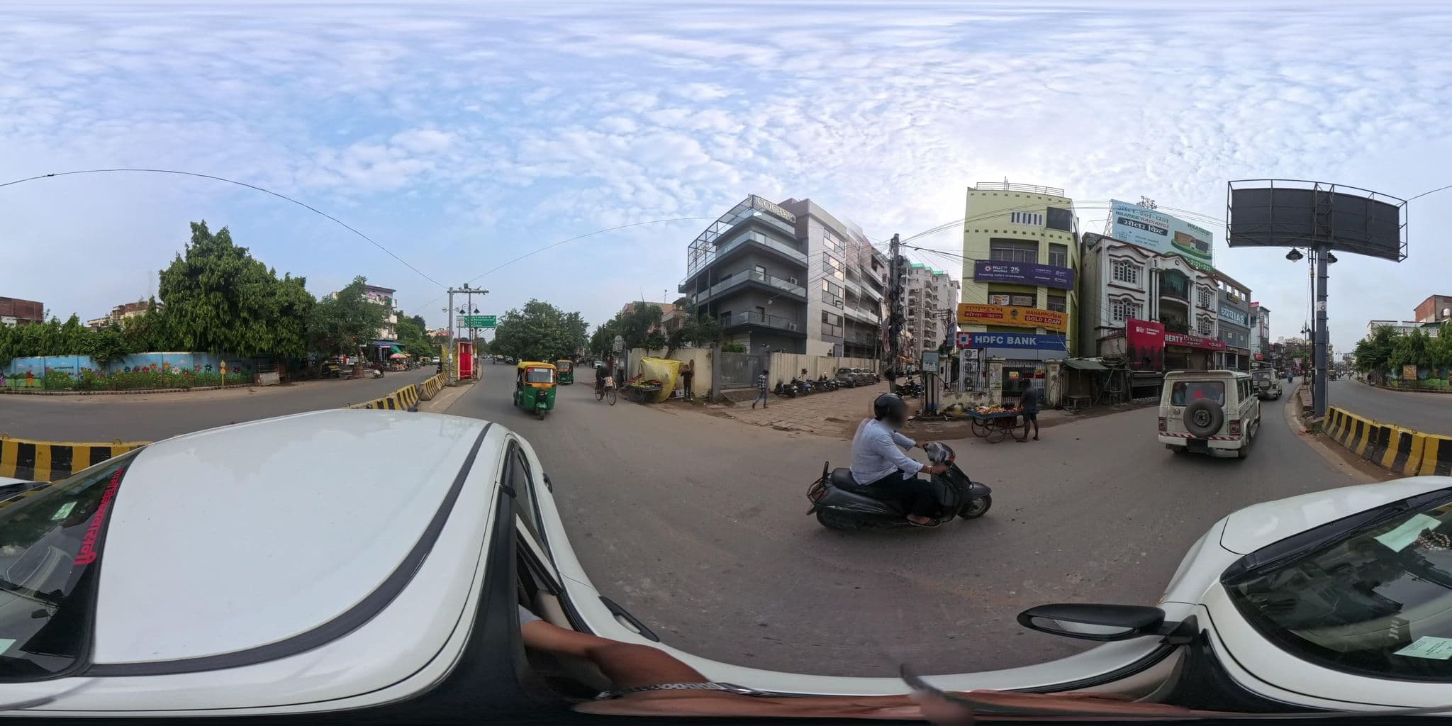 Street view near CoCasa Boutique Hotel, Varanasi