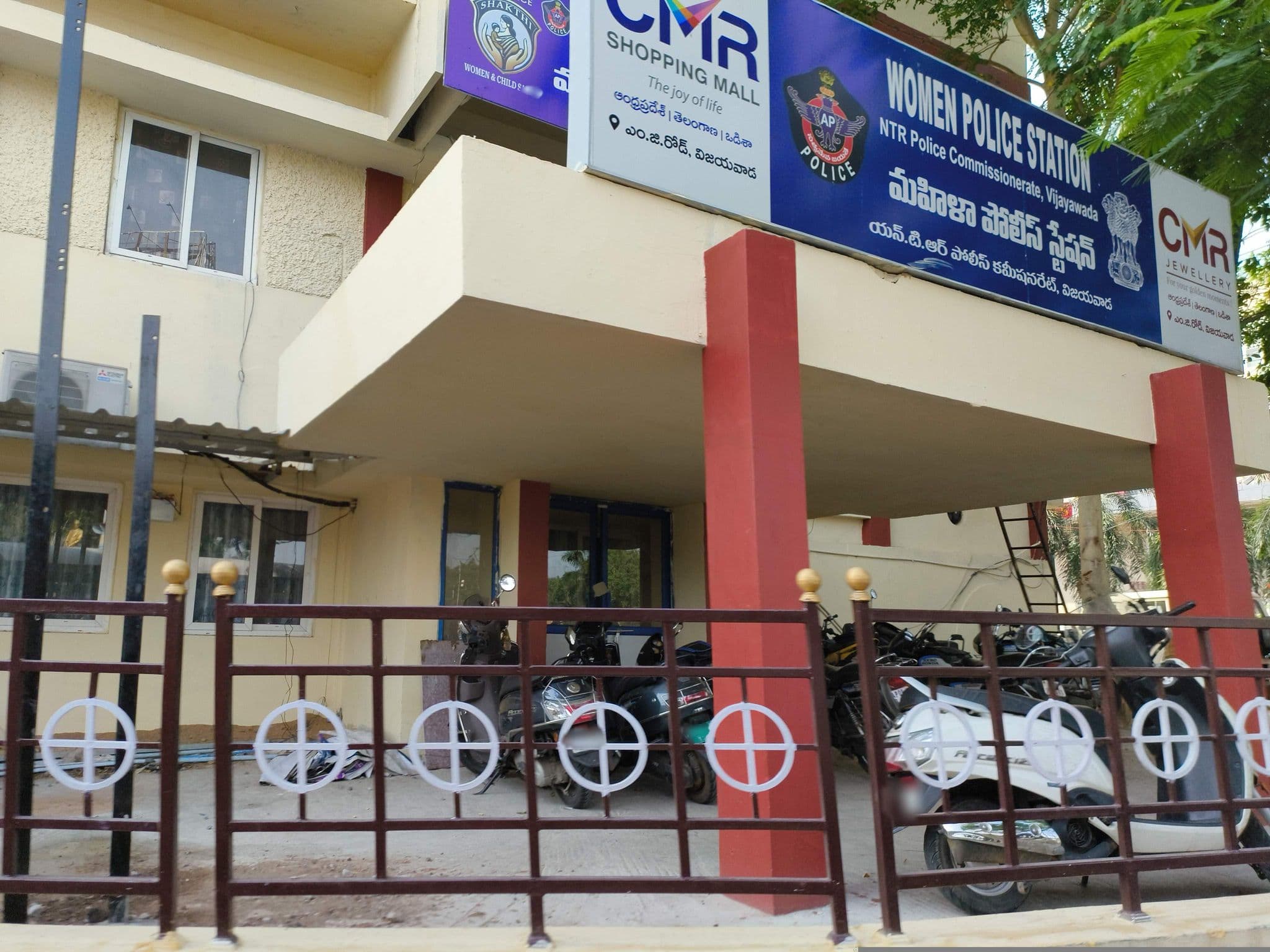 Street view near hotel manorama, Vijayawada — © ph4ni (CC BY-SA · Mapillary)
