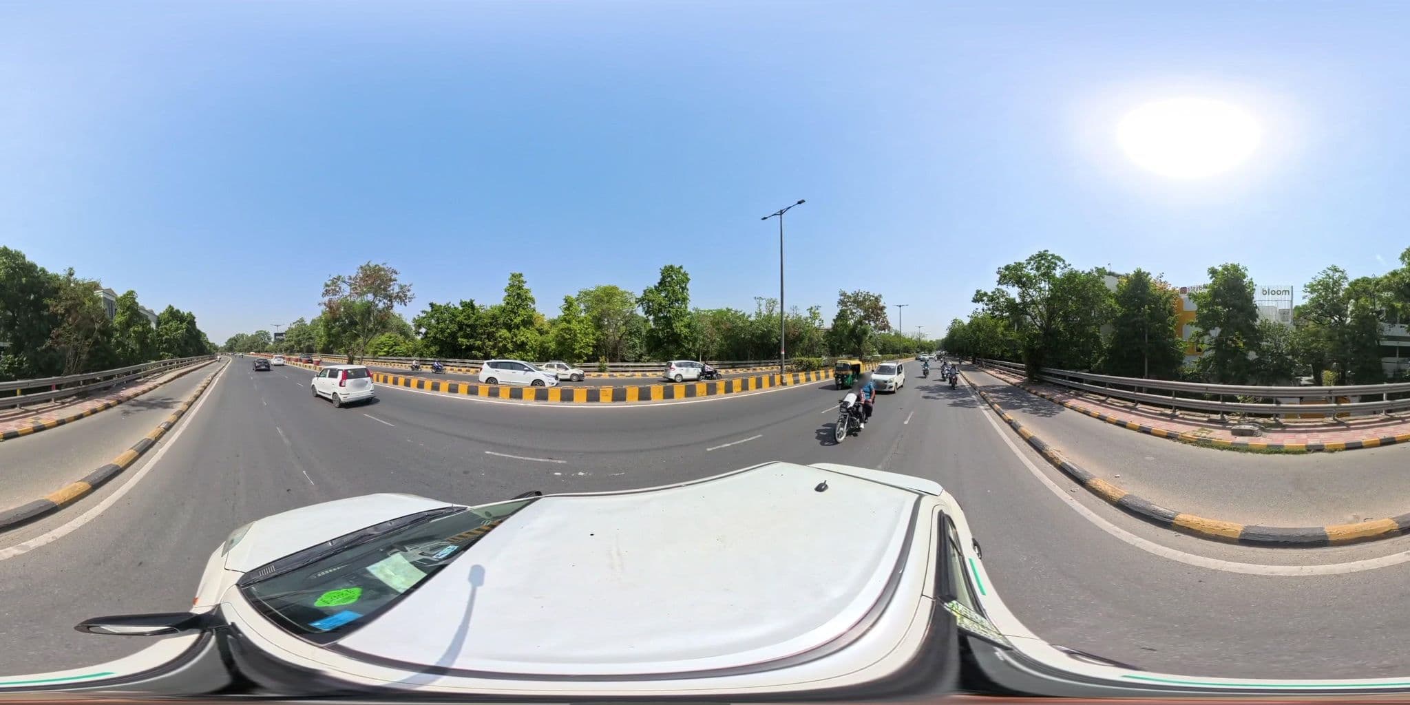 Street view near Bloomrooms Hotel, New Delhi — © skysign (CC BY-SA · Mapillary)