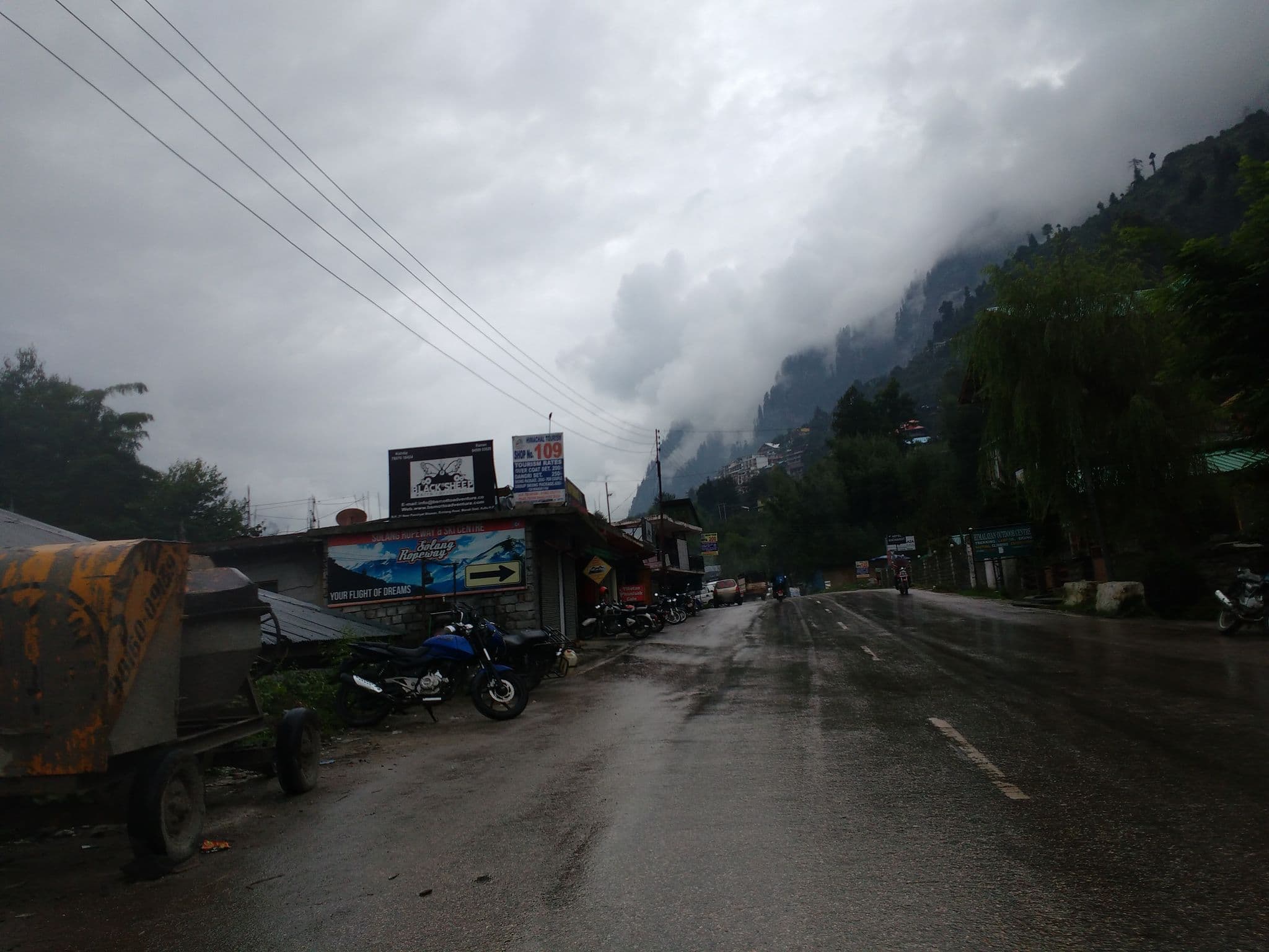 Street view near Kyaroo house, Kulu
