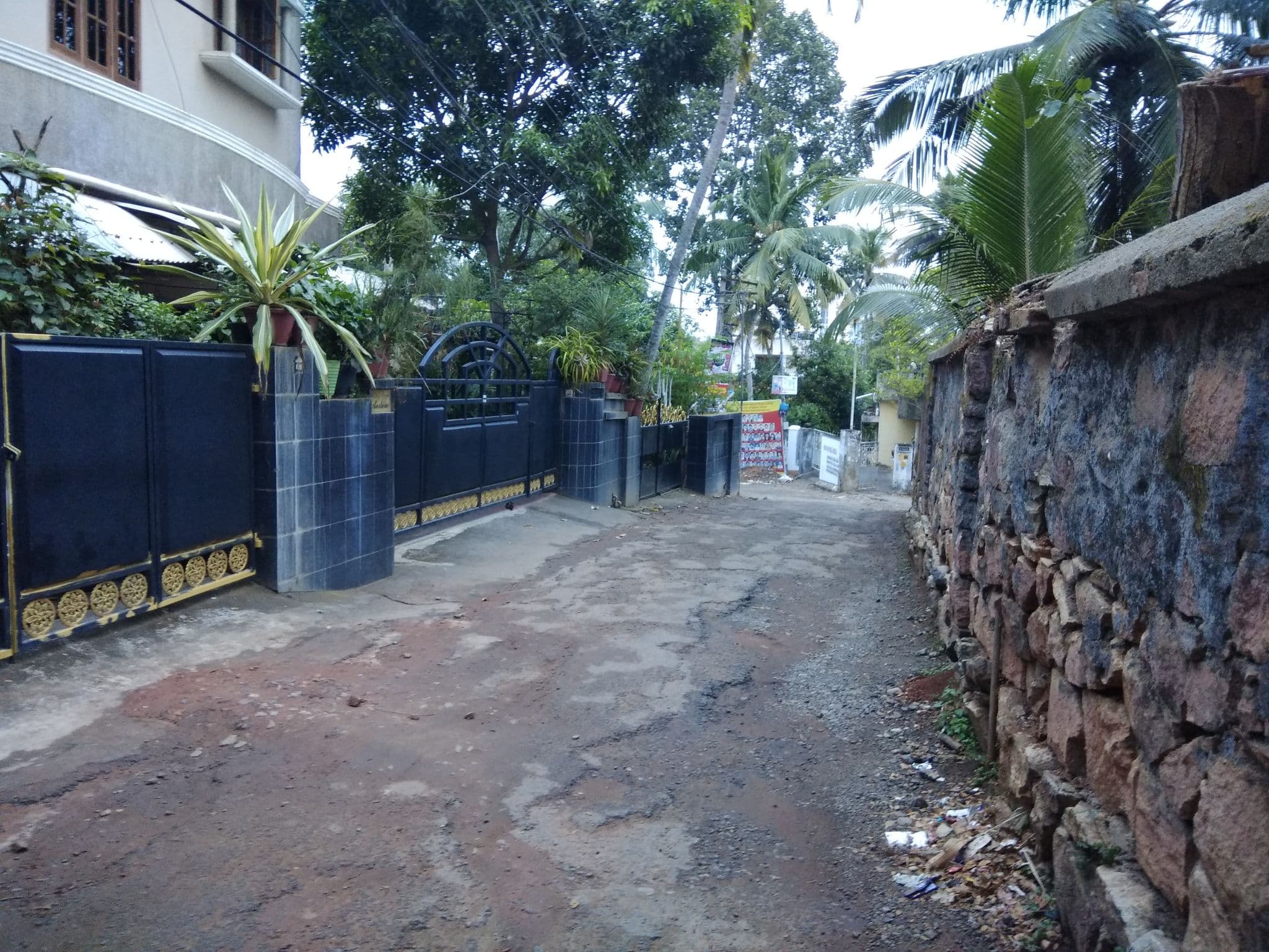 Street view near Puthukkeril House, Thiruvananthapuram