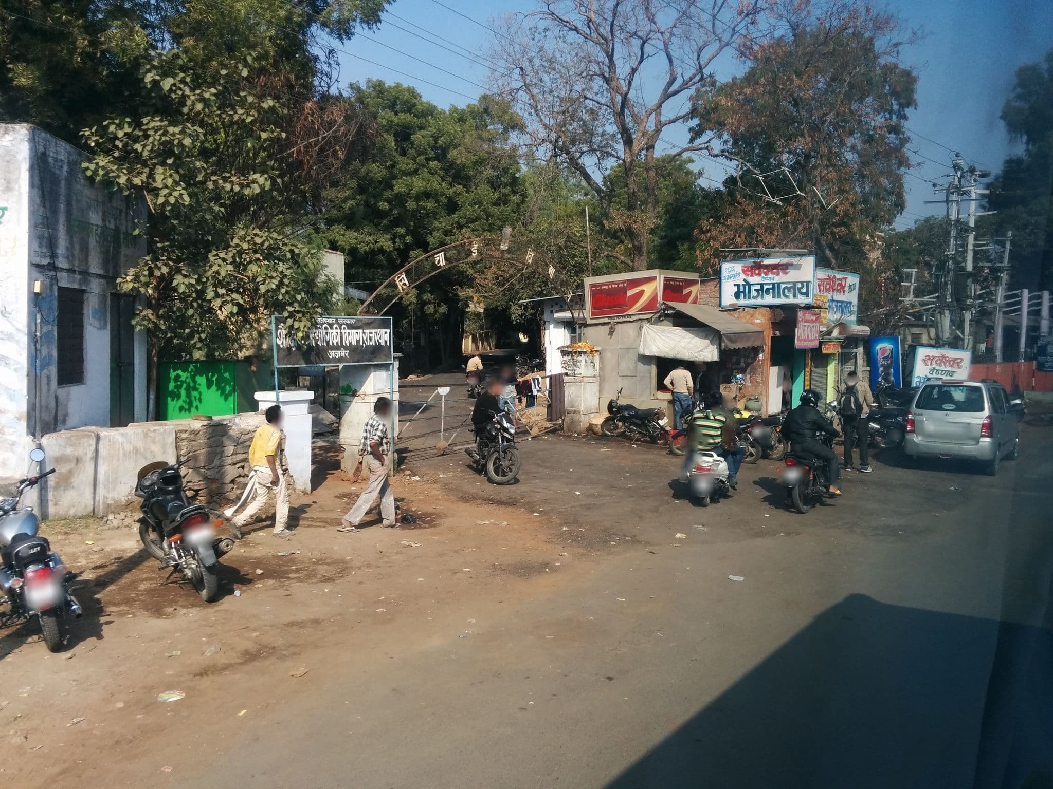 Street view near Hotel Sun Stays Rooms, Ajmer — © sashazykov (CC BY-SA · Mapillary)