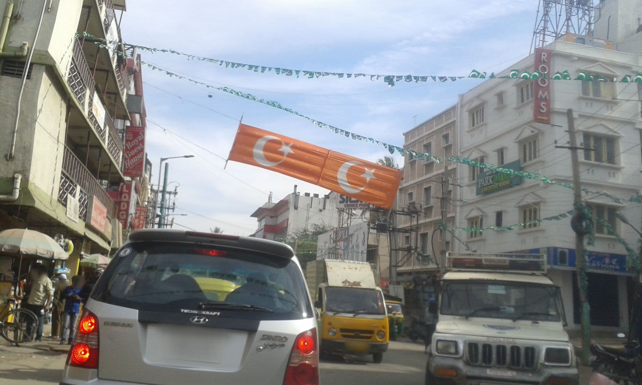 Street view near Parkwood Inn, Bengaluru