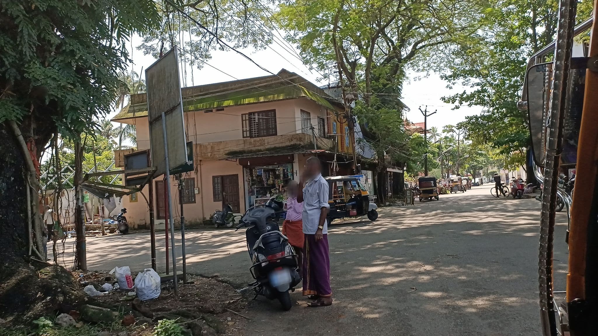 Street view near Azure Homestay, Vypīn