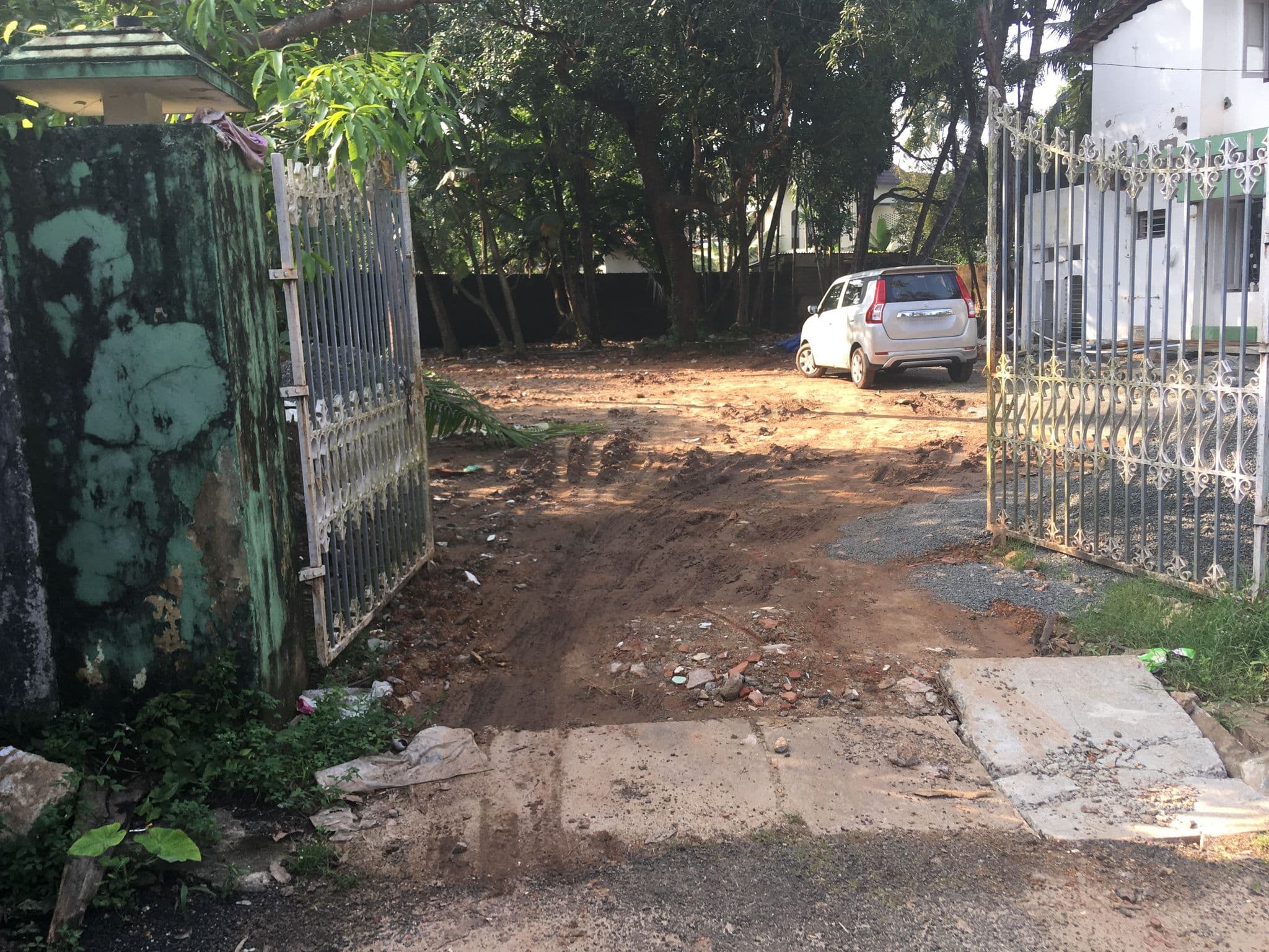 Street view near Mother's Inn Homestay, Vypīn — © livableurbanism (CC BY-SA · Mapillary)