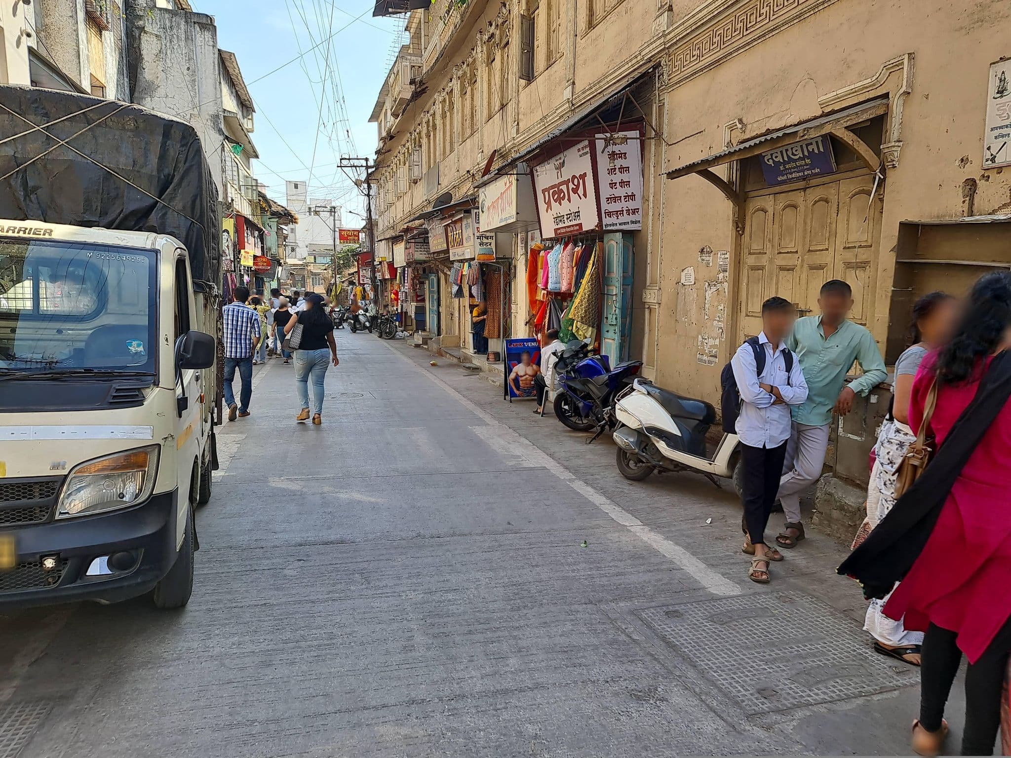 Street view near Singhania Guesthouse, Nashik — © arpankaj999 (CC BY-SA · Mapillary)
