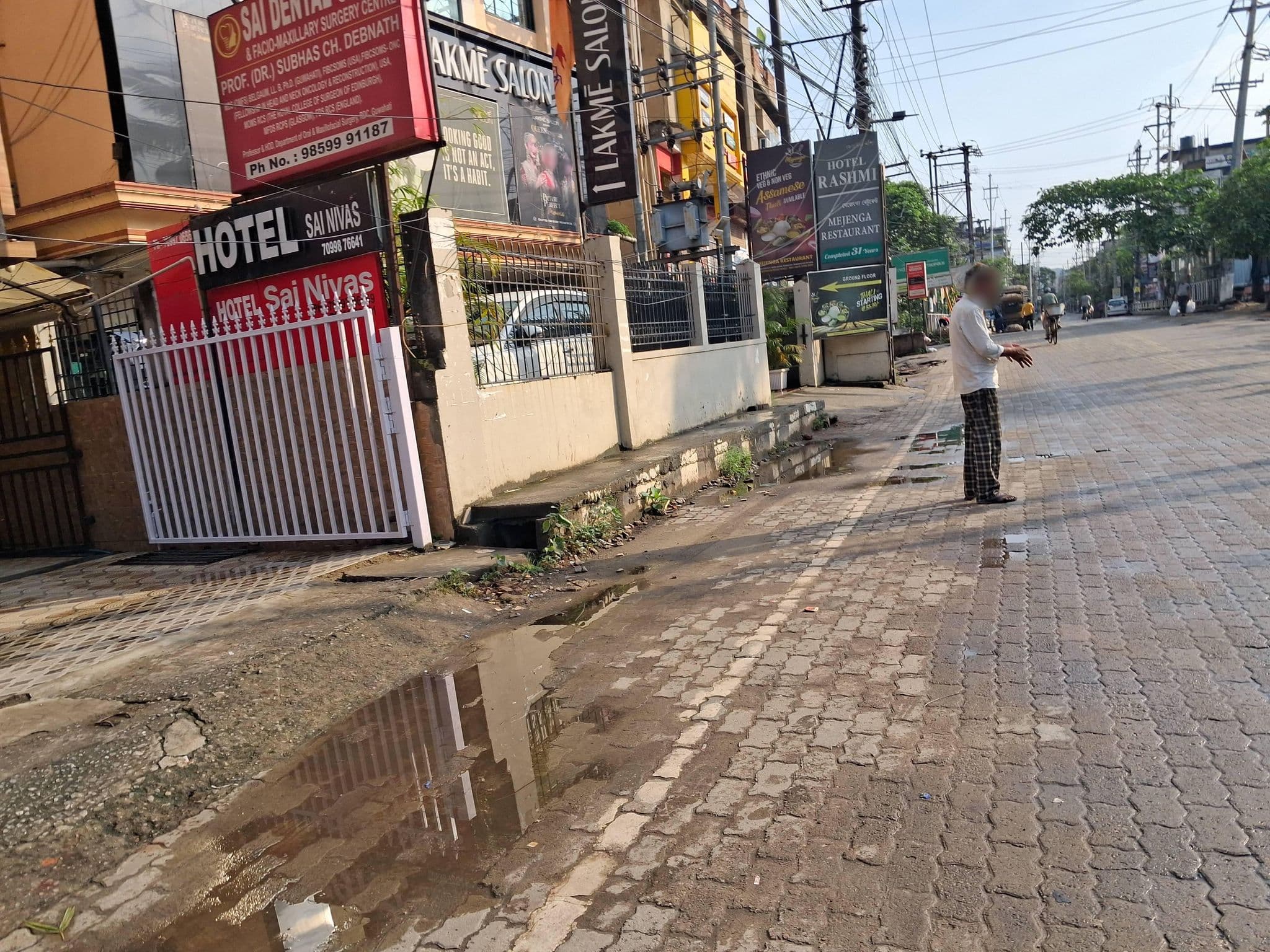 Street view near HOTEL RASHMI, Guwahati — © Twiyung123 (CC BY-SA · Mapillary)