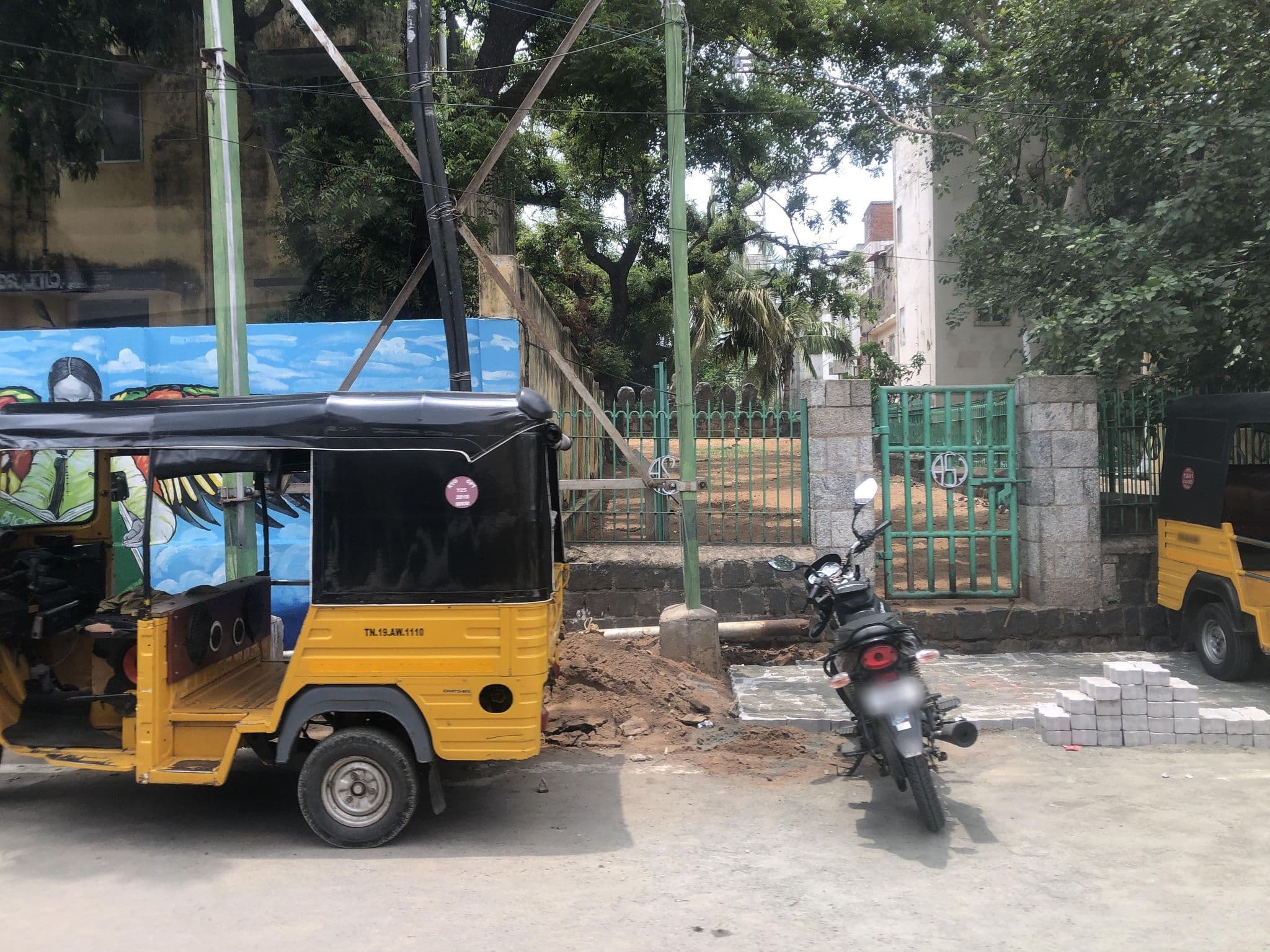 Street view near Sri mayura Guesthouse, Mahabalipuram — © olily (CC BY-SA · Mapillary)