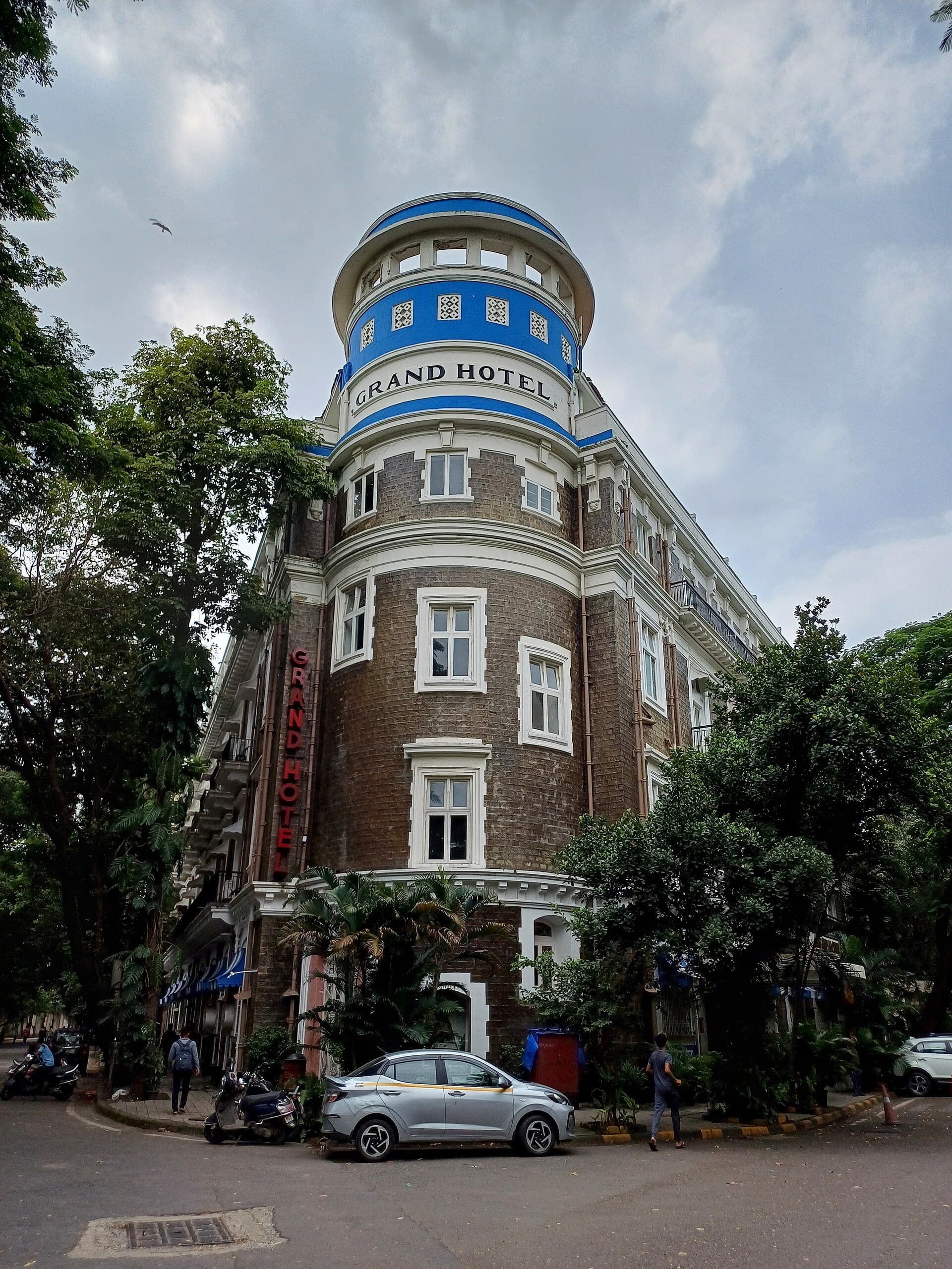 Grand Hotel (via Wikimedia Commons, CC BY 4.0)
