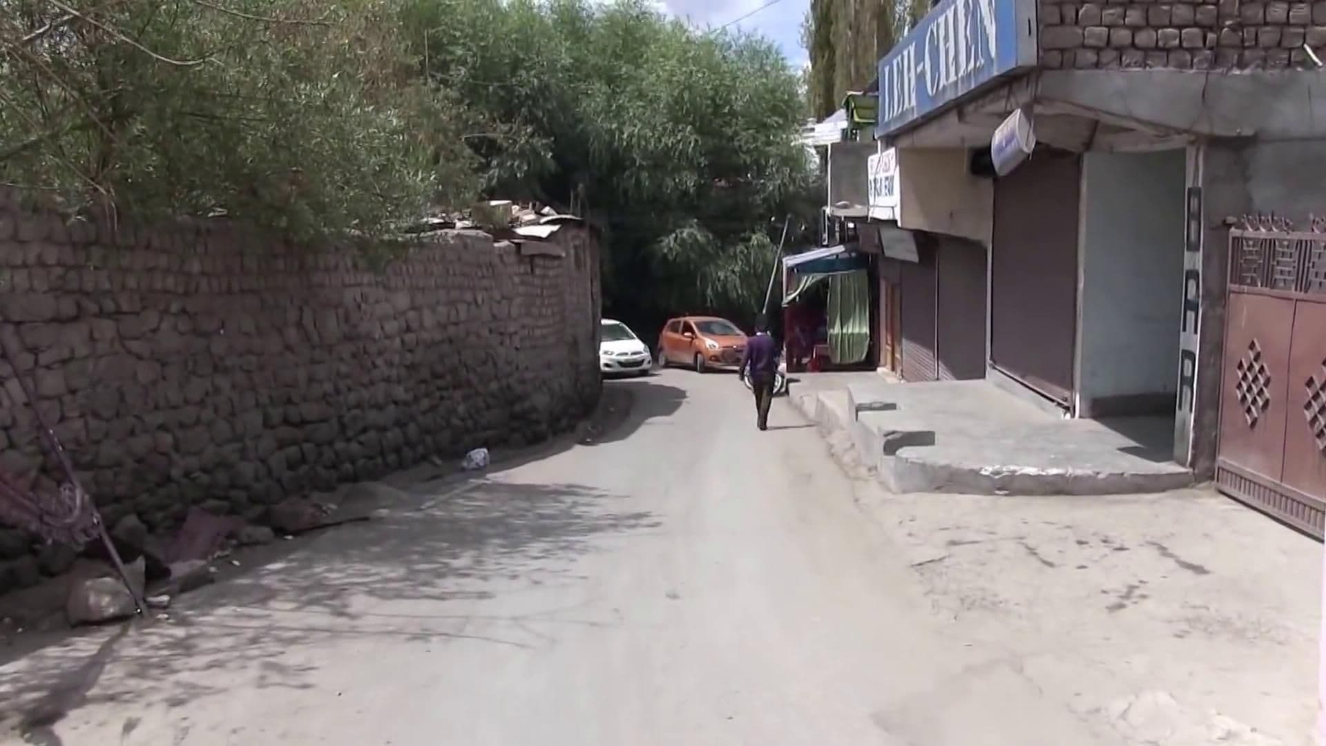 Street view near Tsokar, Leh