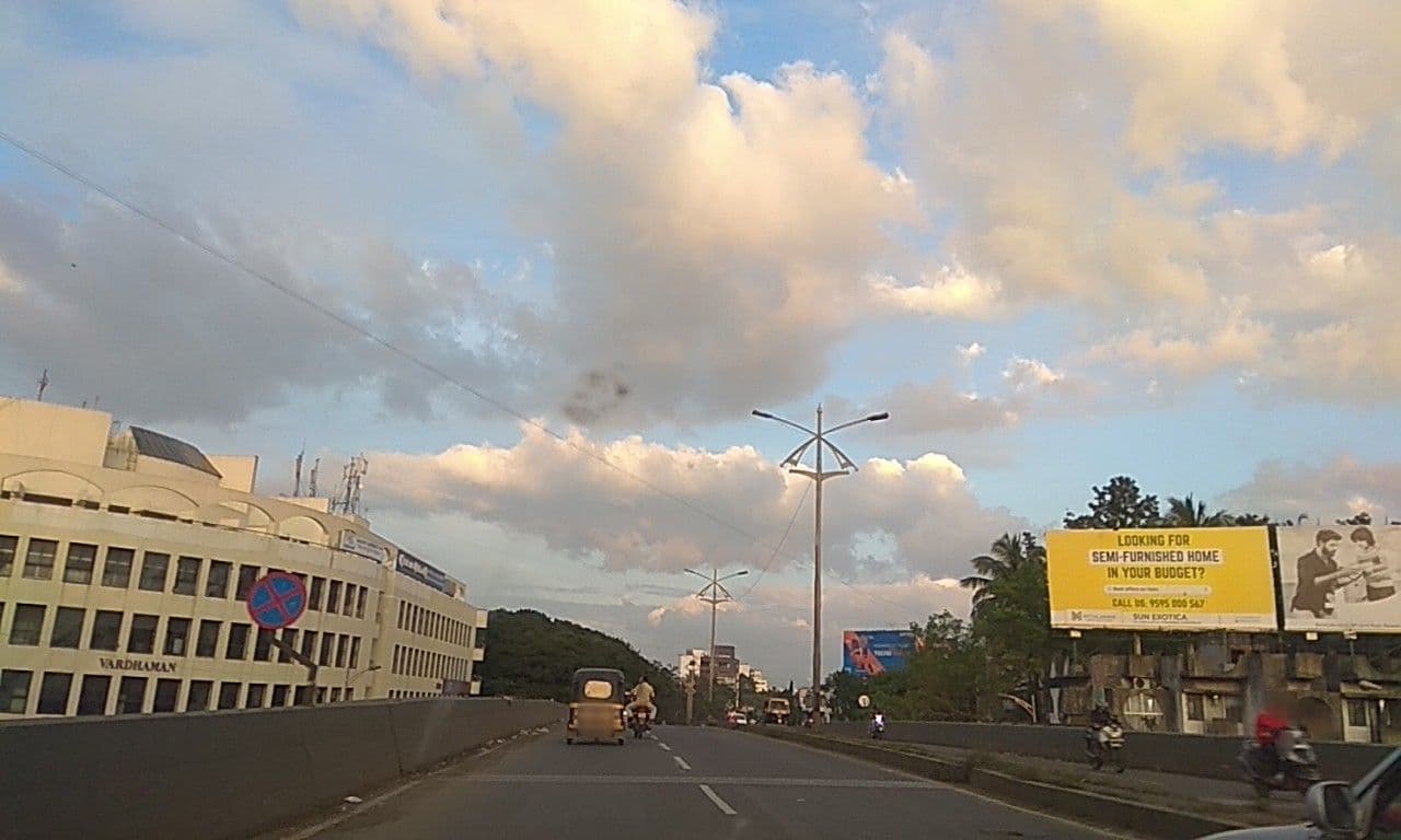 Street view near Seven Loves, Pune — © natarajakaveeti (CC BY-SA · Mapillary)