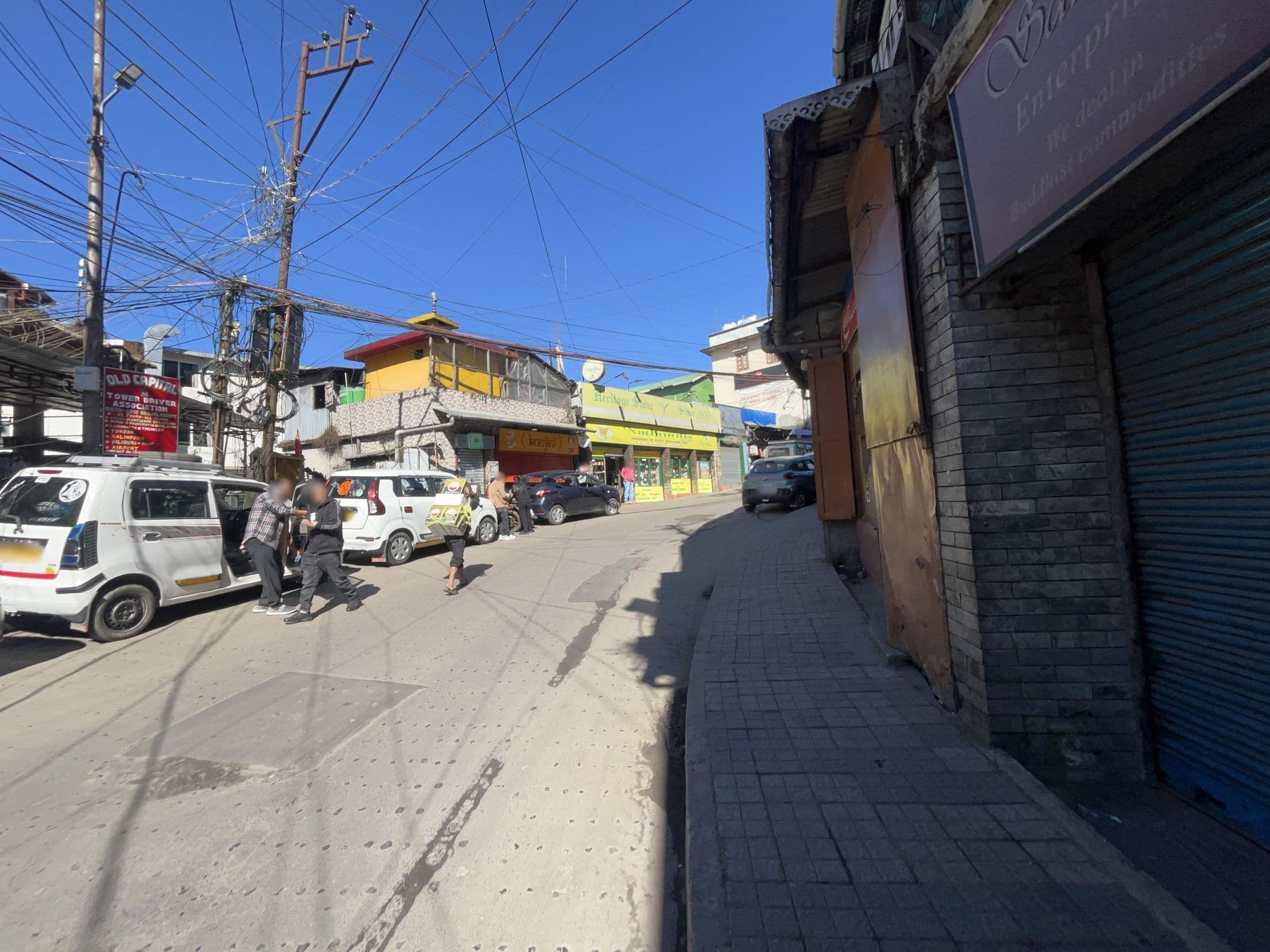 Street view near Bimal Gurung Hotel, Dārjiling — © alfy2004 (CC BY-SA · Mapillary)
