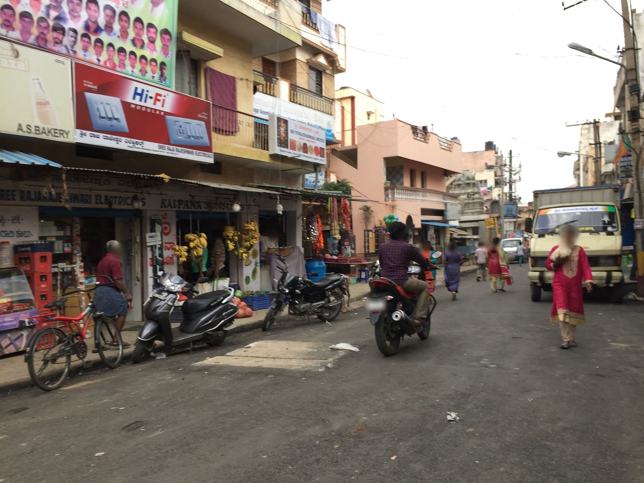Street view near Sri Kamakshi Thayi, Bengaluru — © planemad (CC BY-SA · Mapillary)