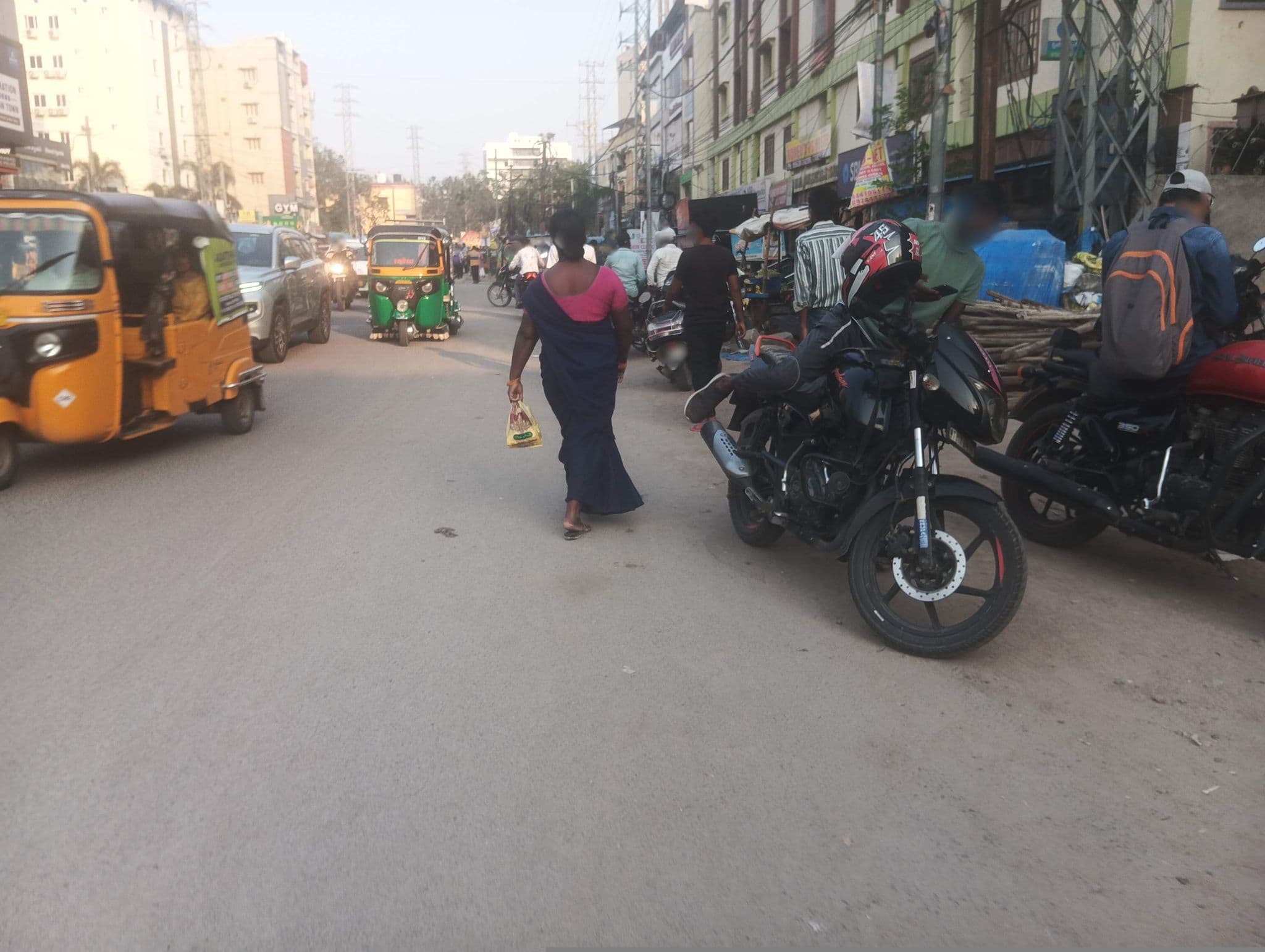 Street view near Shri Maruthi Women's Hostel, Nārsingi — © Mahagowli (CC BY-SA · Mapillary)