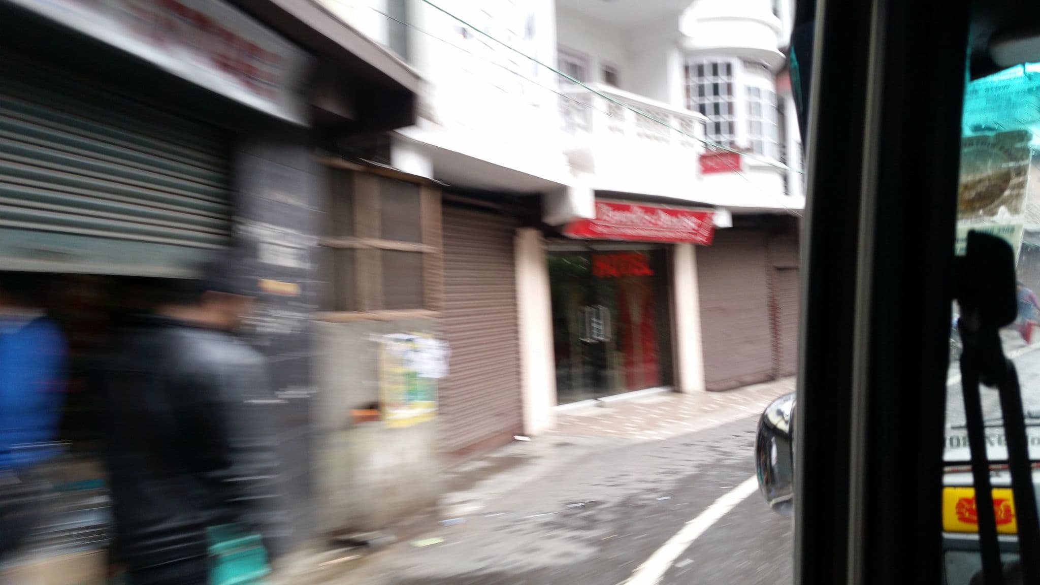 Street view near Snowview Hotel, Dārjiling — © sawanshariar (CC BY-SA · Mapillary)