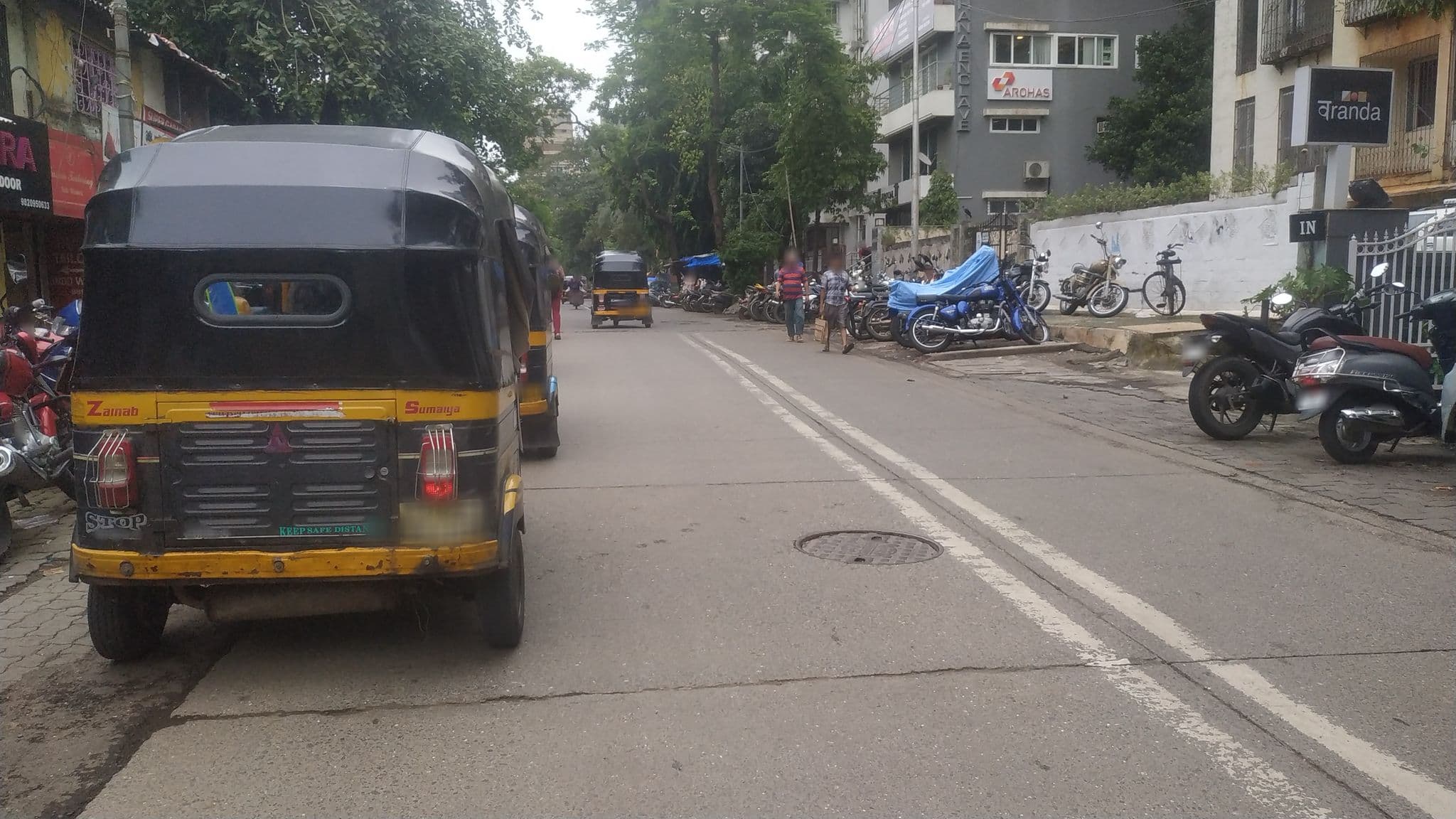 Street view near Bloom Boutique, Dhārāvi — © tahreer (CC BY-SA · Mapillary)
