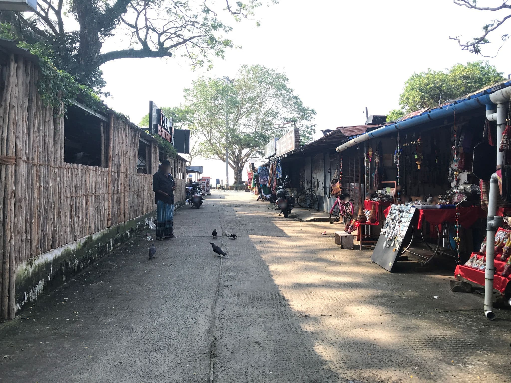Street view near Hot Spot restaurant, Vypīn