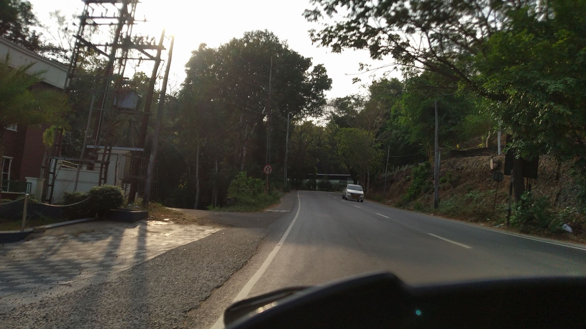 Street view near Hotel Elegance Beer And Wine, Erāttupetta — © jothishbabu (CC BY-SA · Mapillary)