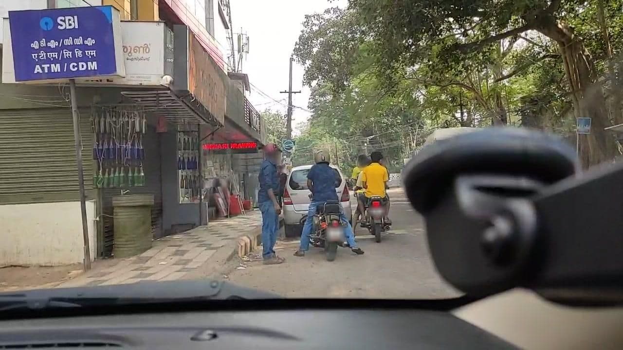 Street view near Indian Institute of Science Education and Research Hostel, Sreekaryam — © roadroid (CC BY-SA · Mapillary)
