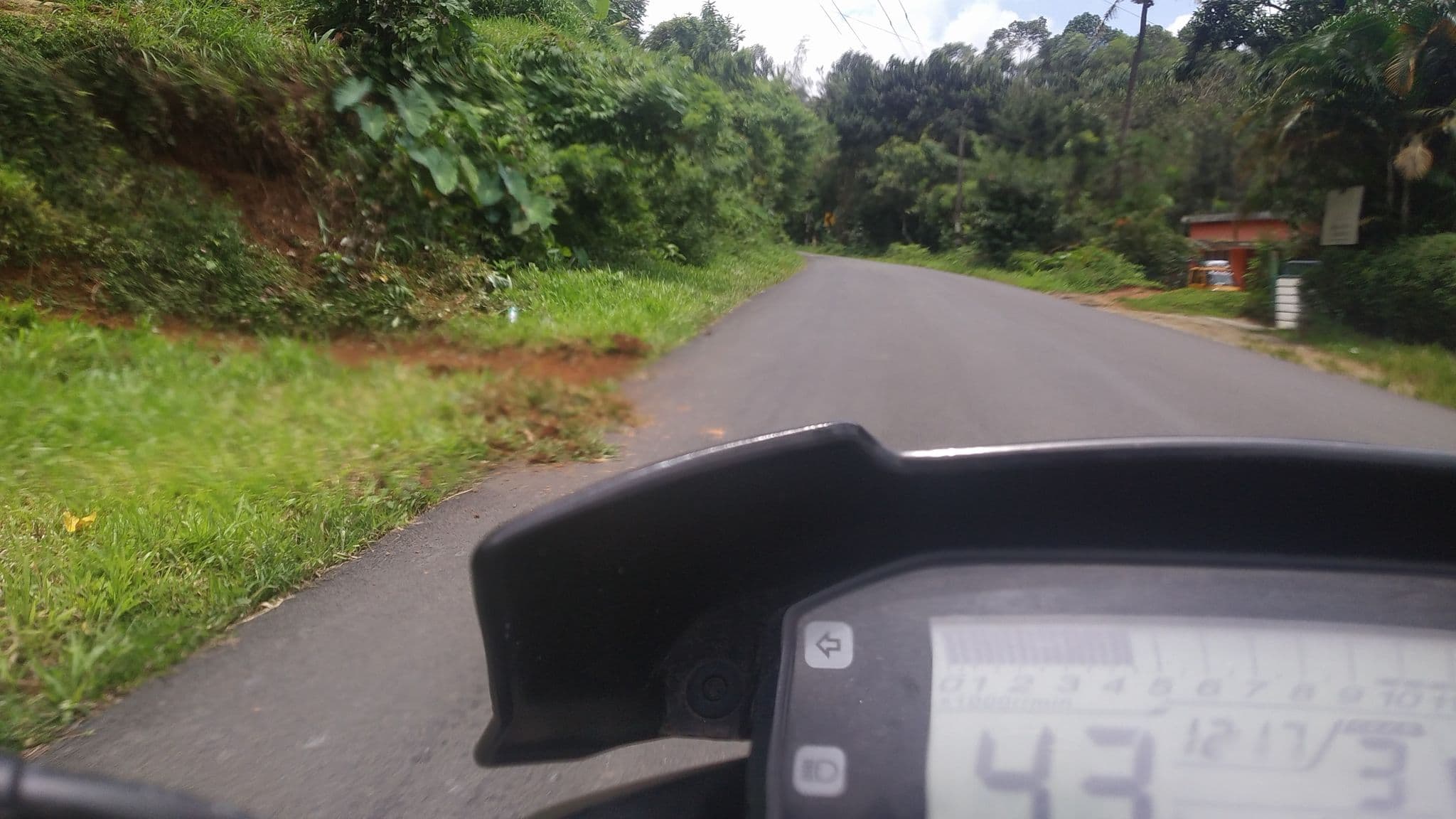 Street view near Mistletoe Homestay & Art Gallery Cafe, Munnar