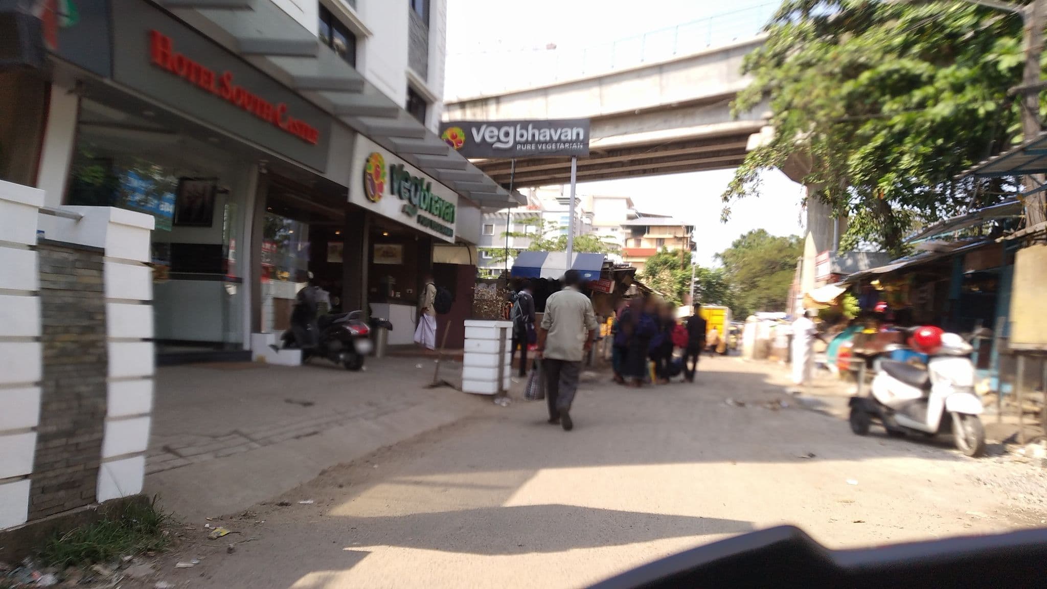 Street view near Hotel South Castle, Kanayannur