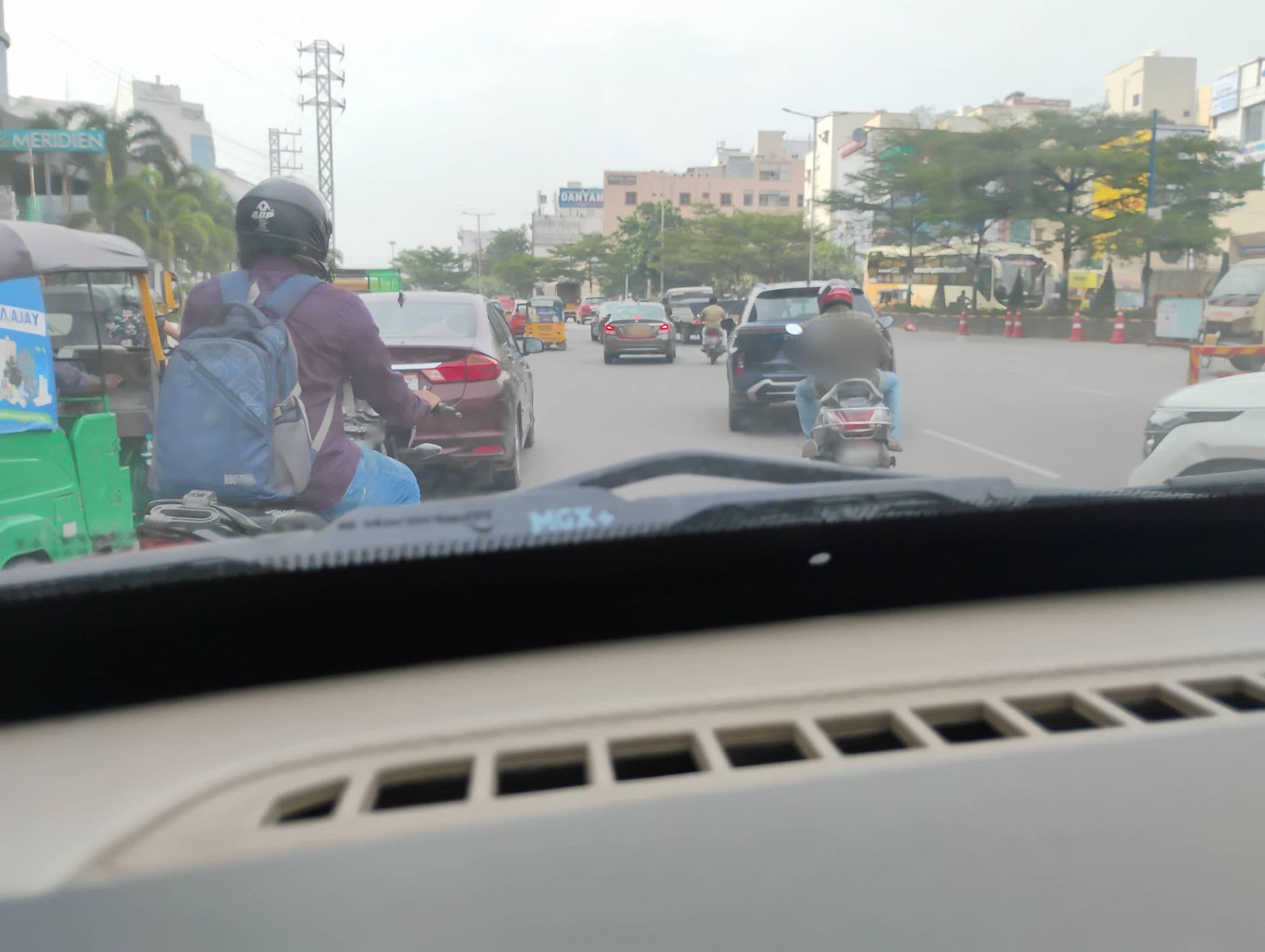 Street view near Le Méridien, Kukatpally