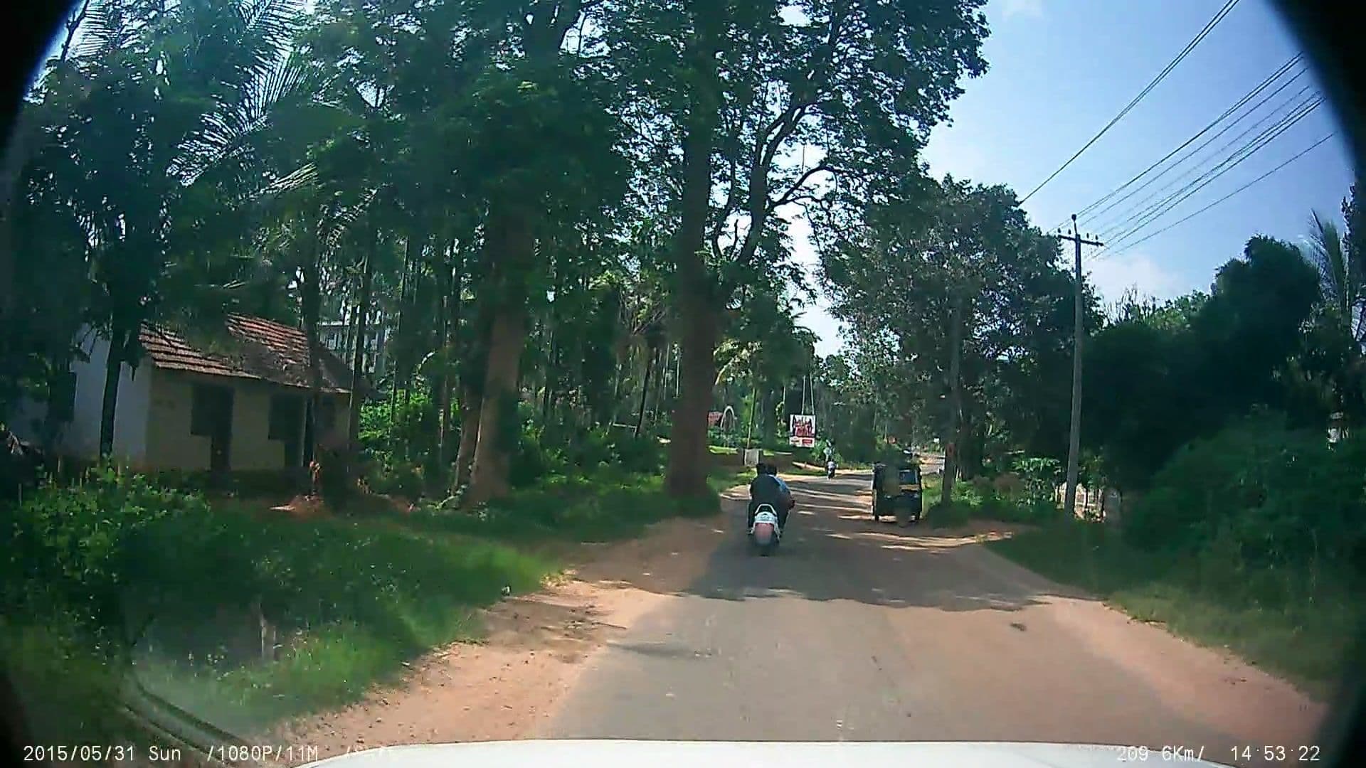 Street view near Thomattuchaal Tribal Men's Hotel, Kalpatta — © johnichan (CC BY-SA · Mapillary)