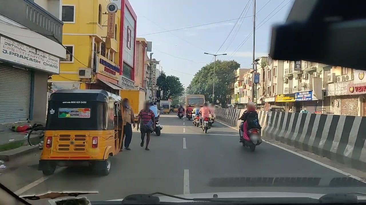 Street view near Hotel Santhi Bhavan, Chennai — © roadroid (CC BY-SA · Mapillary)