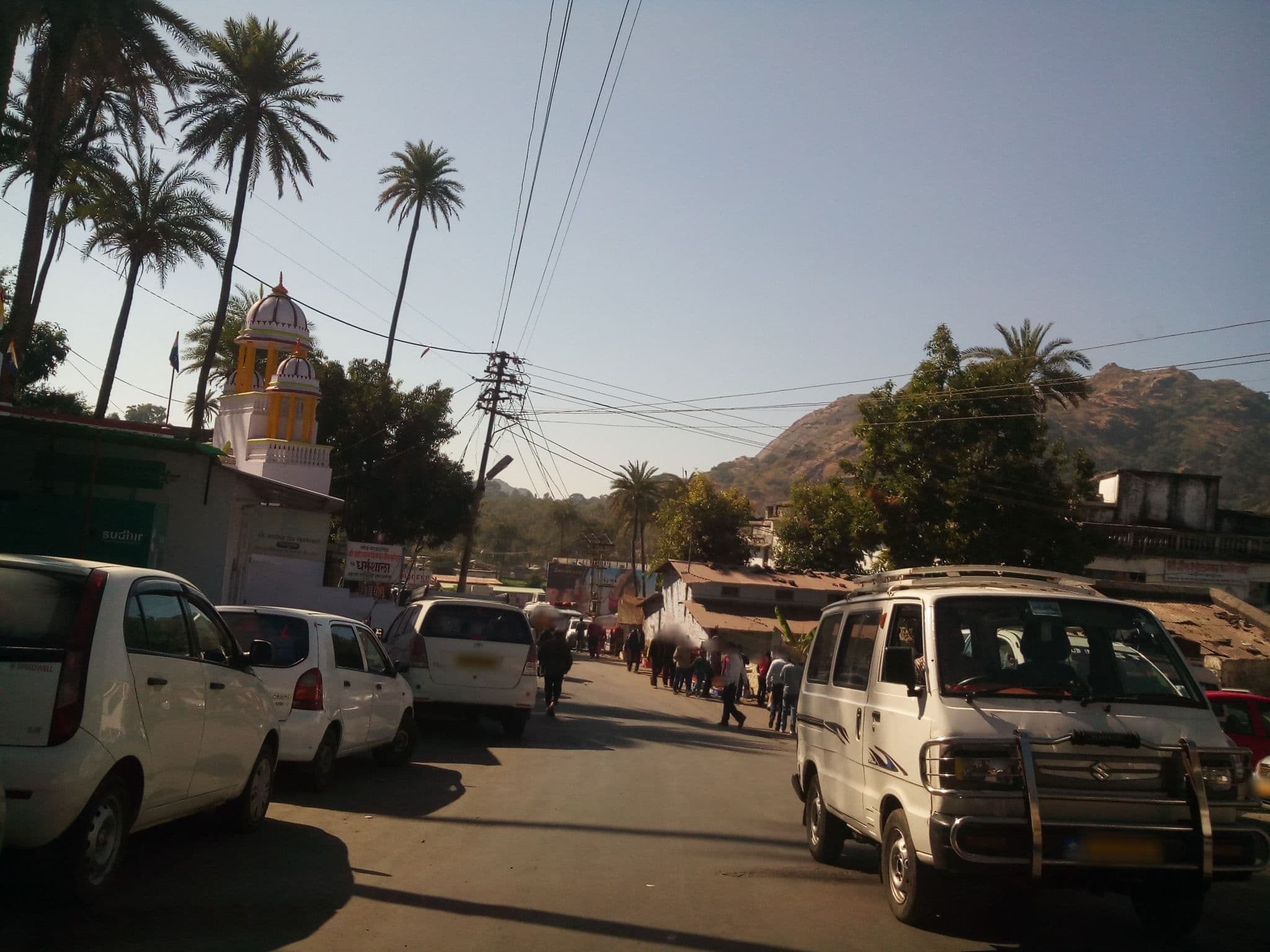 Street view near Digambar Jain Mandir And Dharamshala, Ābu — © shravan91 (CC BY-SA · Mapillary)