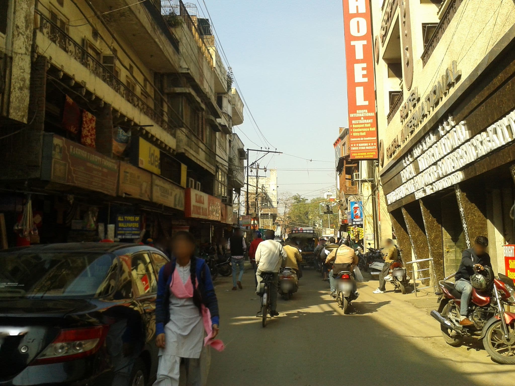 Street view near Roopa International, Amritsar — © geetikabhargav (CC BY-SA · Mapillary)