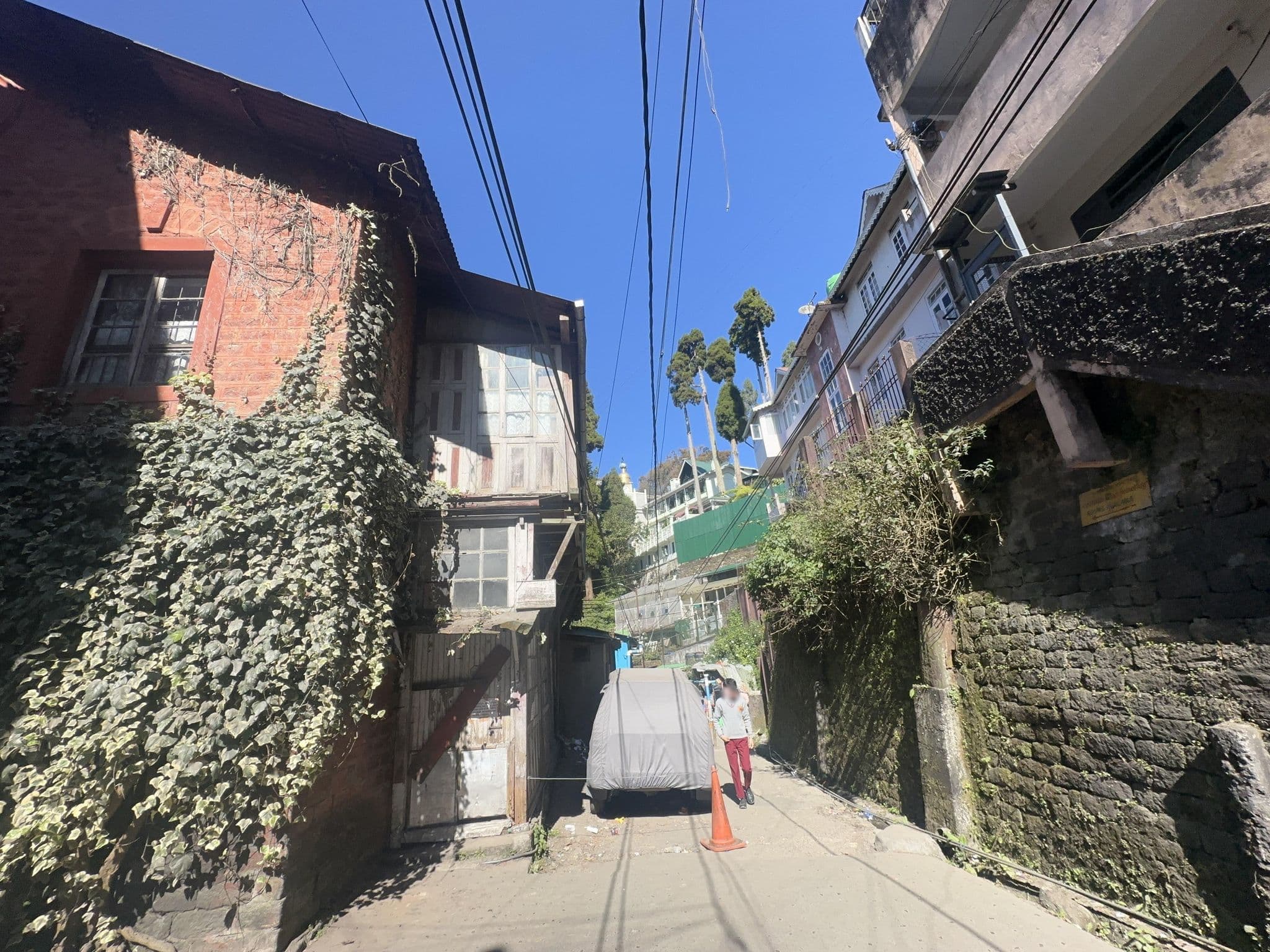Street view near The Elgin, Dārjiling — © milan_28 (CC BY-SA · Mapillary)