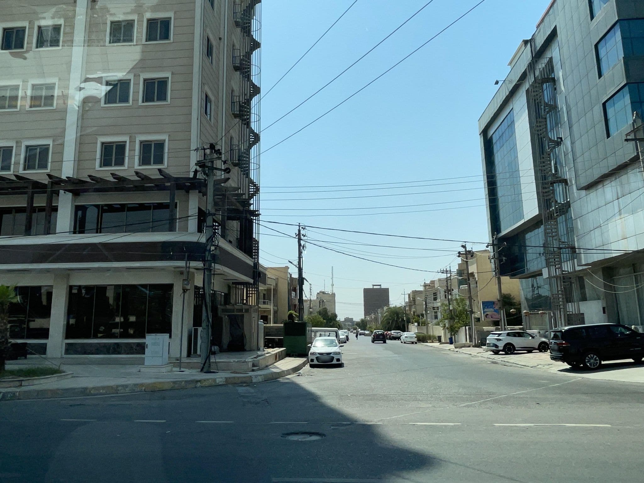 Street view near Helin De Ville By Martini, Erbil — © rawaz85 (CC BY-SA · Mapillary)