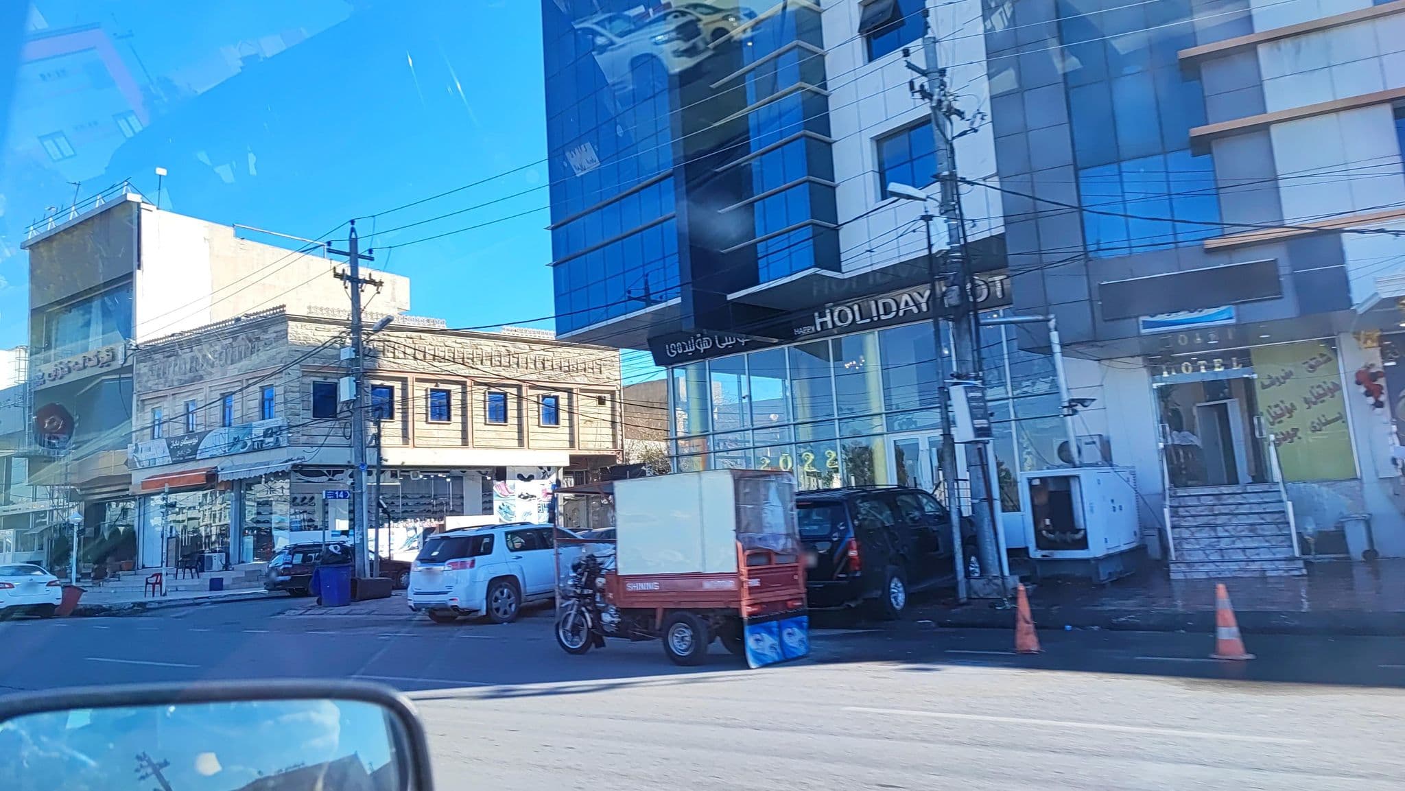 Street view near Holiday Hotel, Erbil — © muhammadismael (CC BY-SA · Mapillary)
