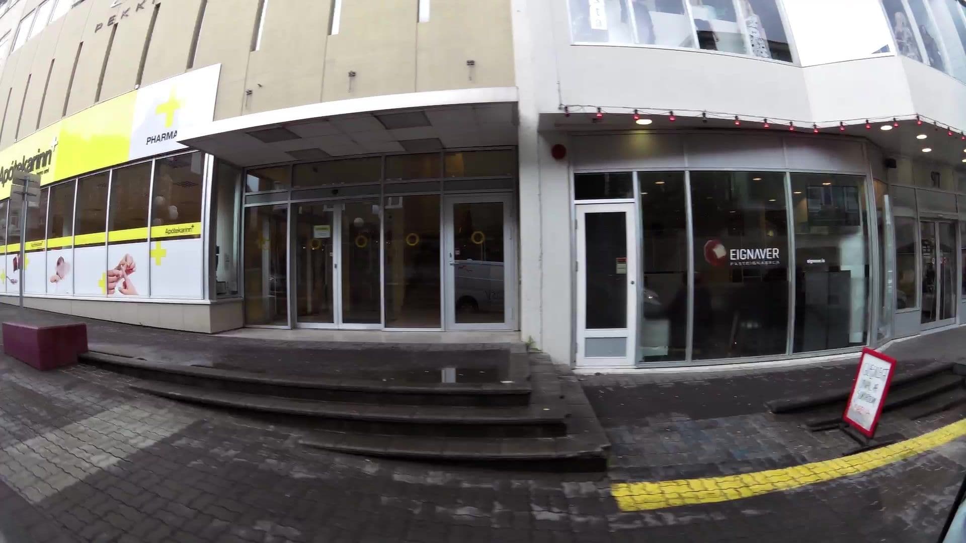 Street view near Hafnarstræti Hostel, Akureyri — © kaartcam (CC BY-SA · Mapillary)