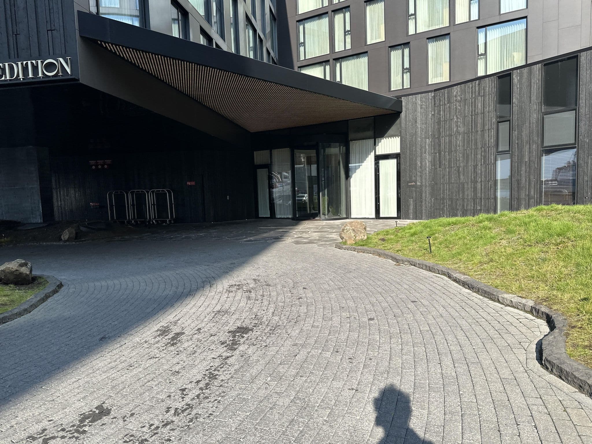Street view near The Reykjavik EDITION, Reykjavík — © bdimcheff (CC BY-SA · Mapillary)