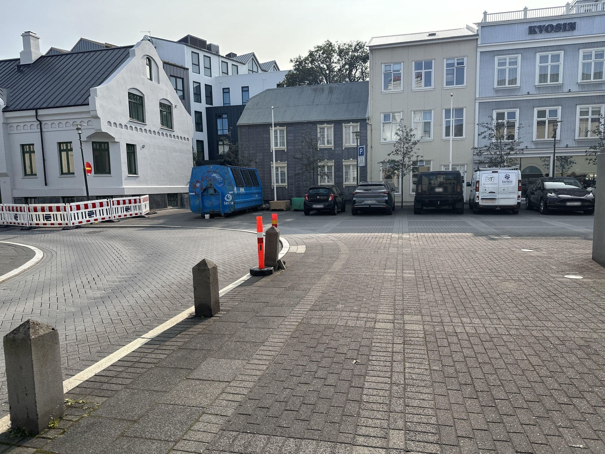 Street view near Kvosin Downtown Hotel, Reykjavík — © bdimcheff (CC BY-SA · Mapillary)