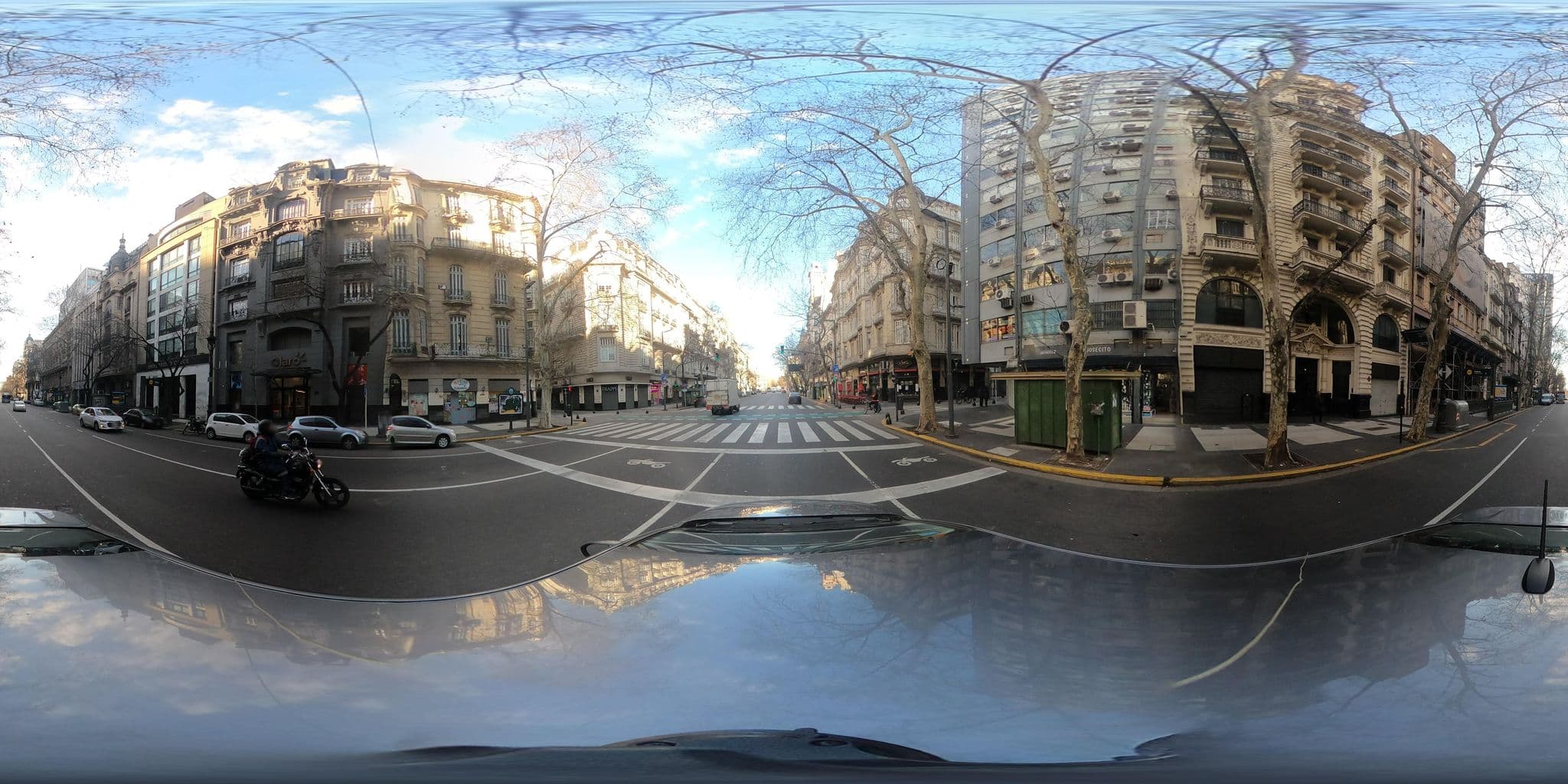 Street view near La Giralda, Buenos Aires