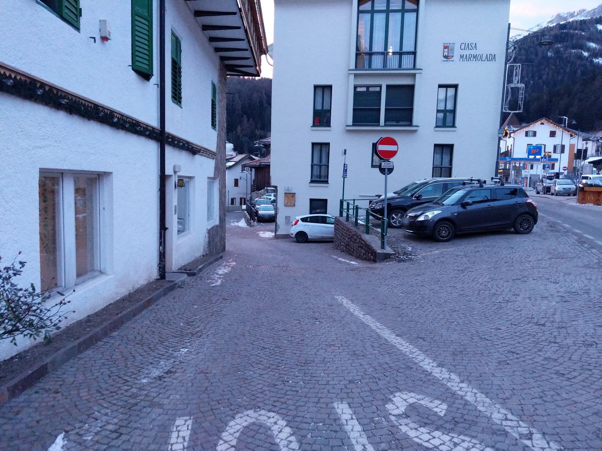 Street view near Hotel Rosa, Vigo di Fassa — © chrisbeddow (CC BY-SA · Mapillary)
