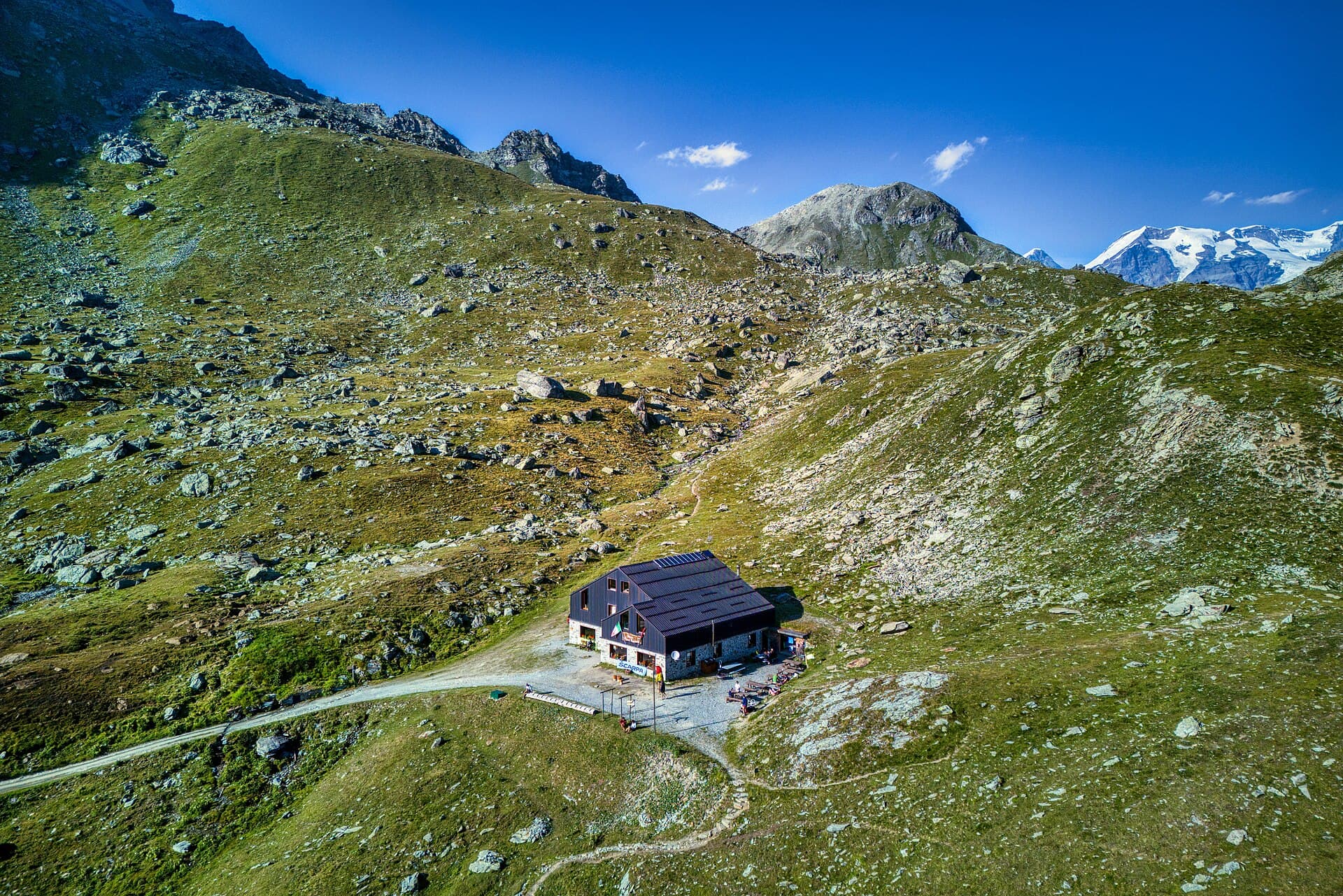 Rifugio Grand Tournalin (via Wikimedia Commons, CC BY-SA 4.0)