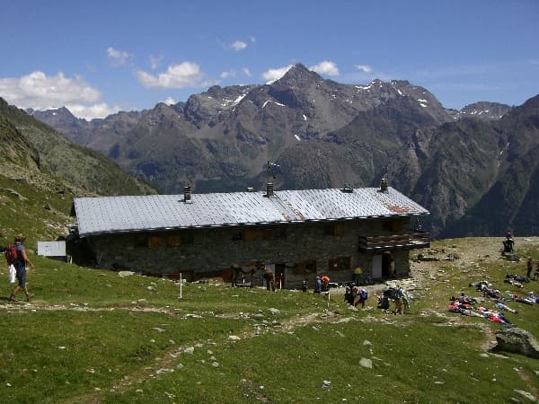 Rifugio Crête Sèche (via Wikimedia Commons, CC BY-SA 2.0 fr)