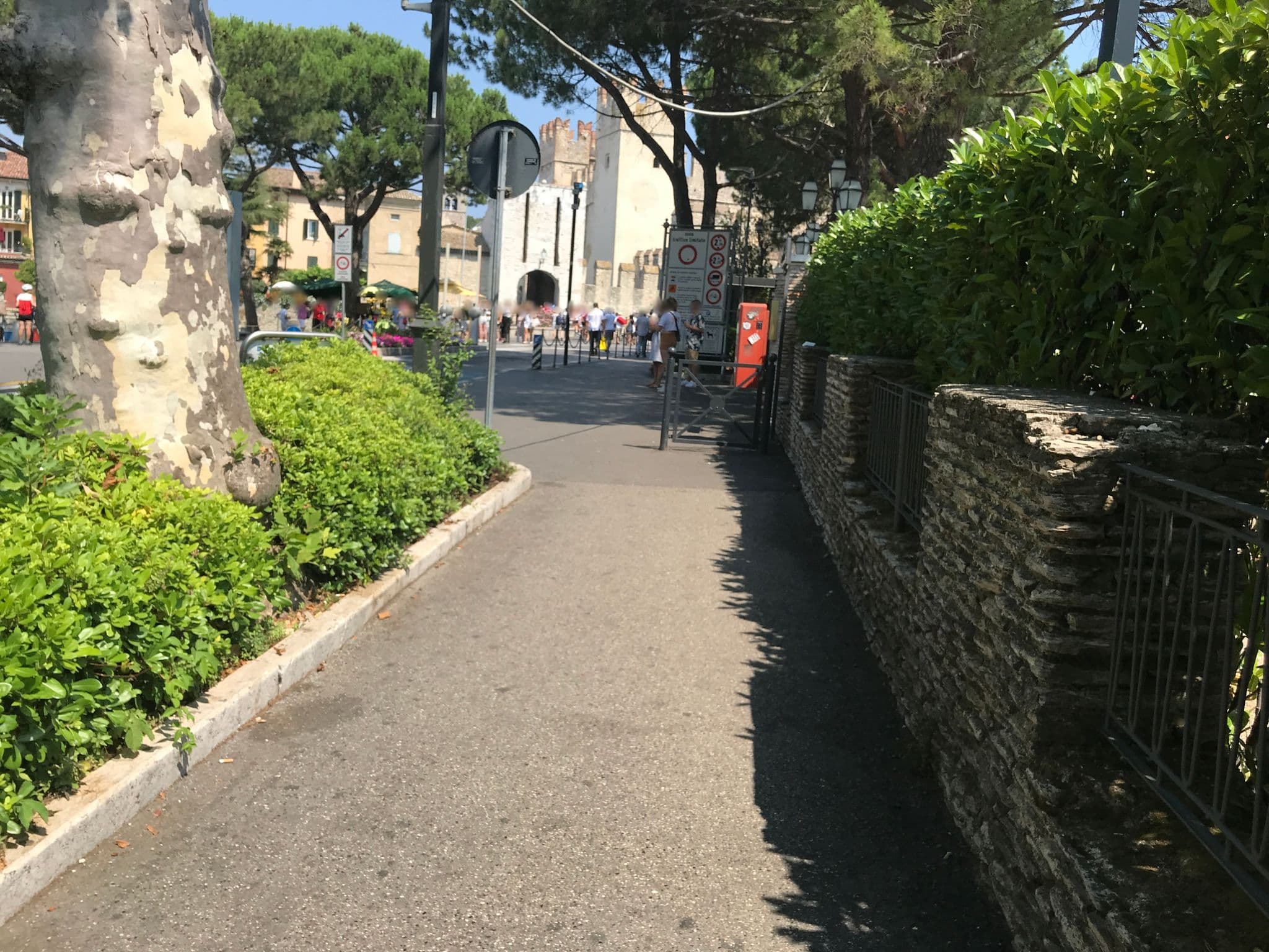 Street view near Grand Hotel Terme, Sirmione — © asturksever (CC BY-SA · Mapillary)