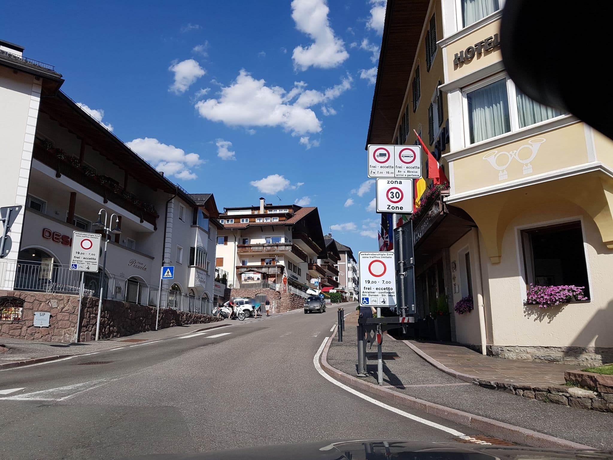 Street view near Hotel Post, Santa Cristina Valgardena — © dsmm (CC BY-SA · Mapillary)