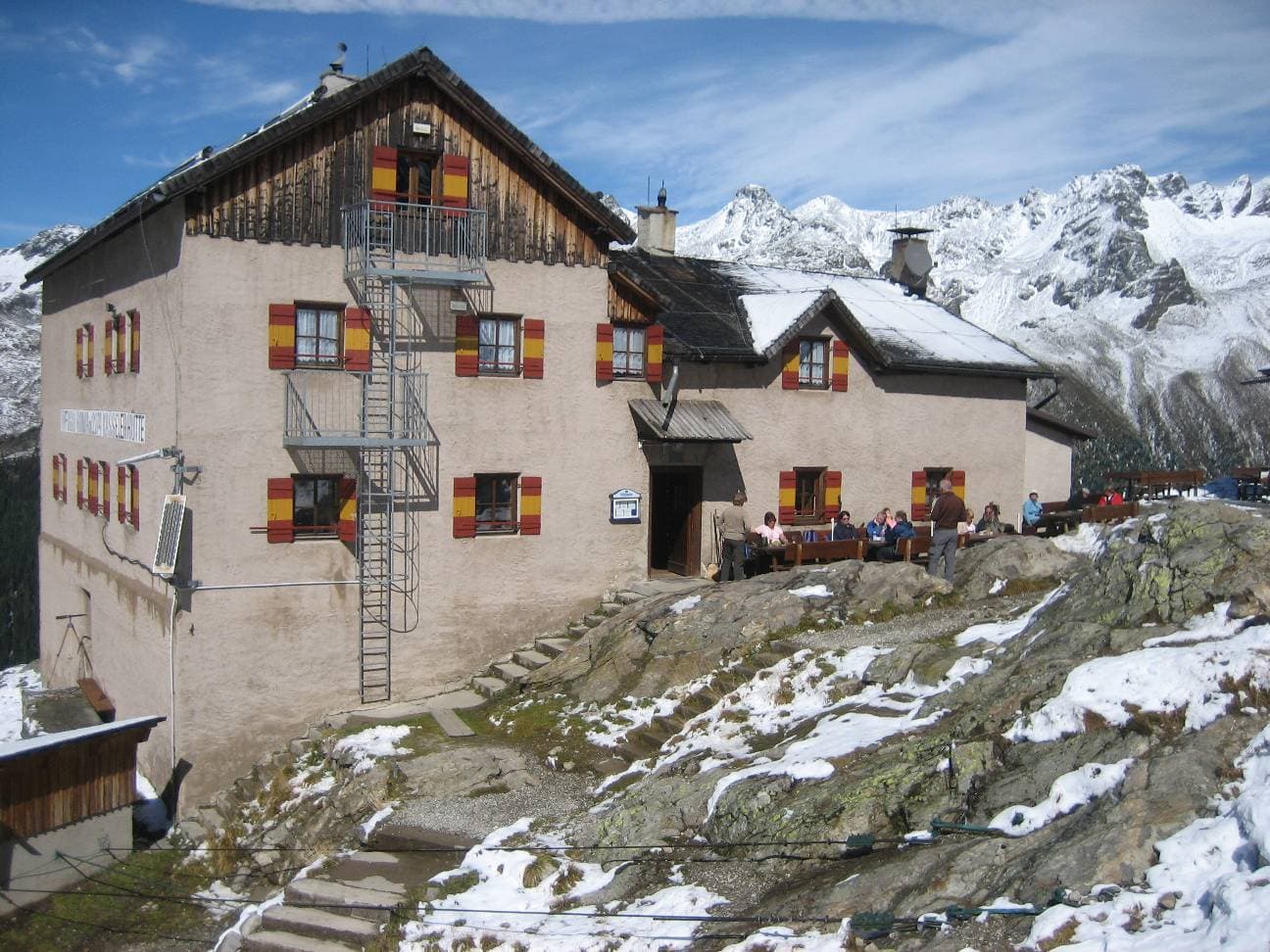 Kasseler Hütte (via Wikimedia Commons, Public domain)
