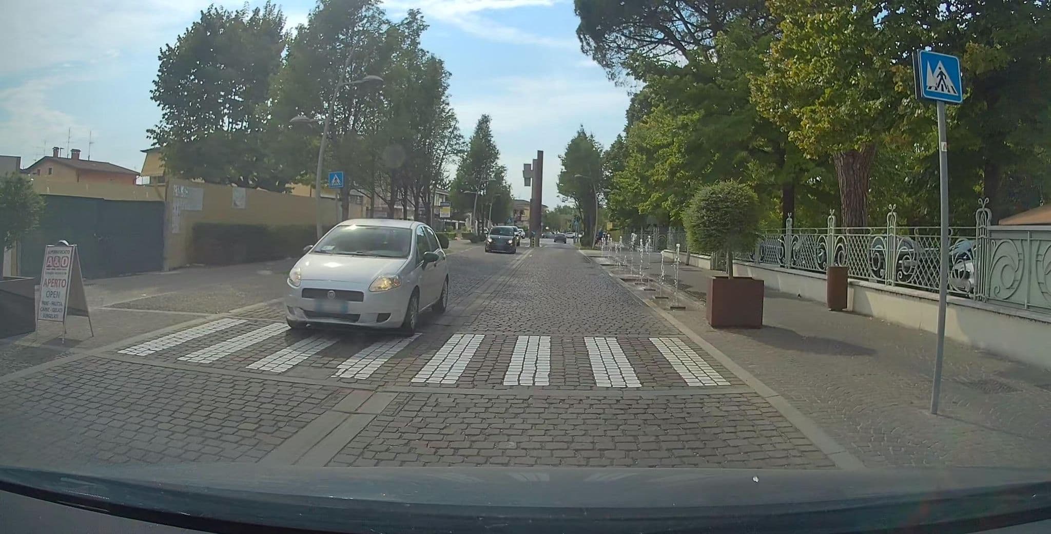Street view near Parco Al Lago, San Martino della Battaglia — © gpsmapper (CC BY-SA · Mapillary)