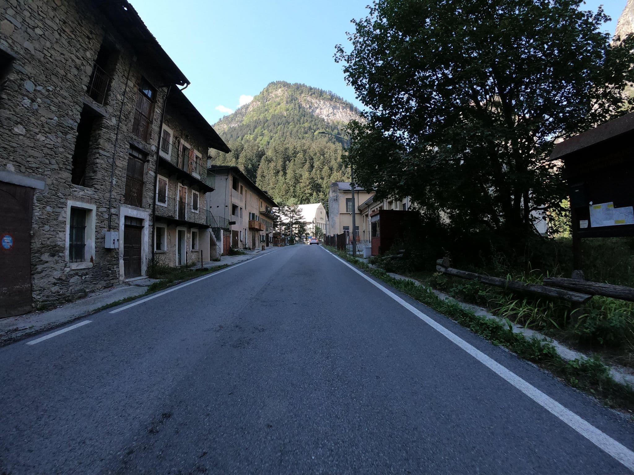 Street view near La Gentil Locanda, Roccabruna — © joostjakob (CC BY-SA · Mapillary)