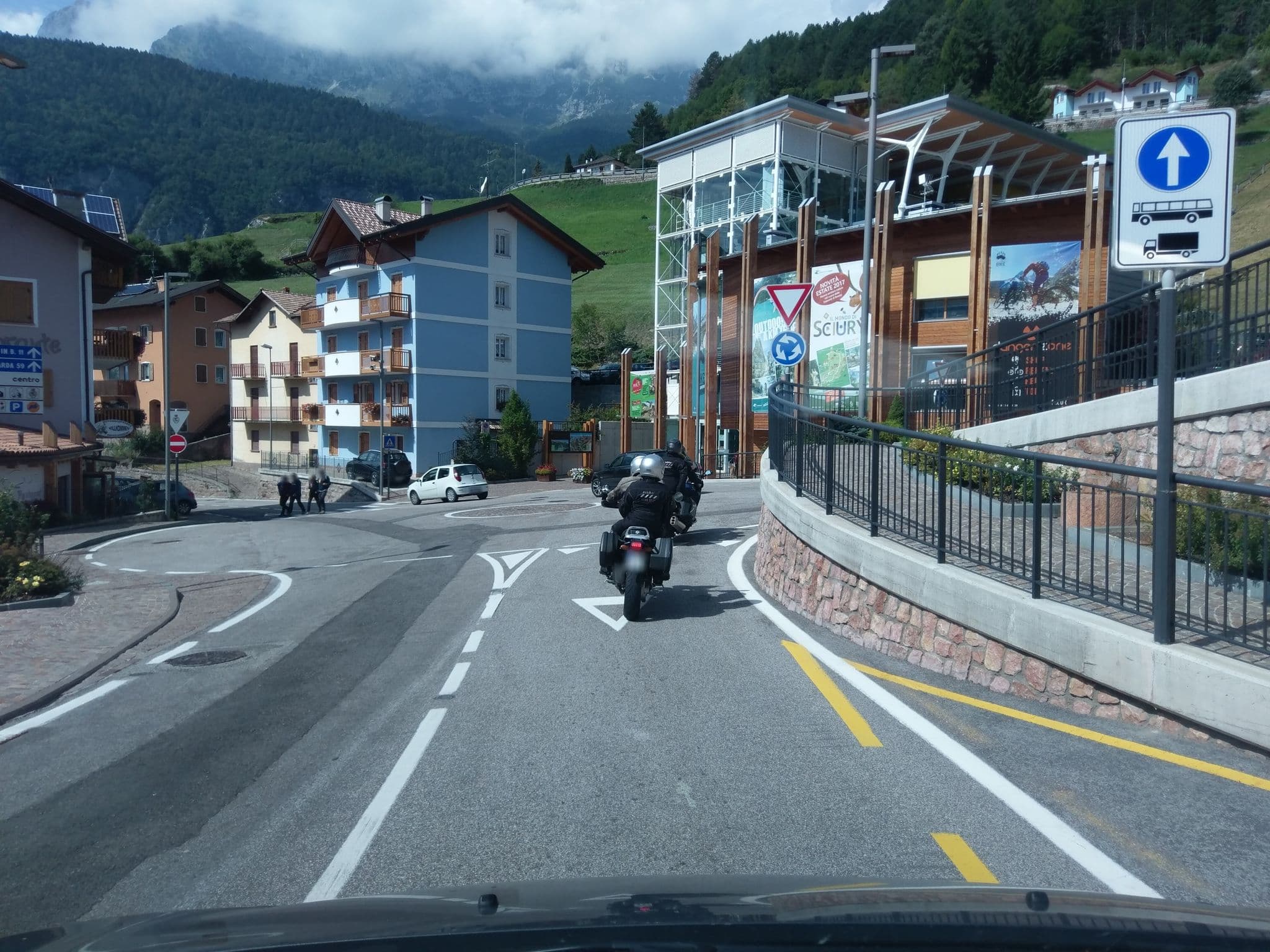 Street view near Garnì Villanova, Molveno — © bufonto (CC BY-SA · Mapillary)