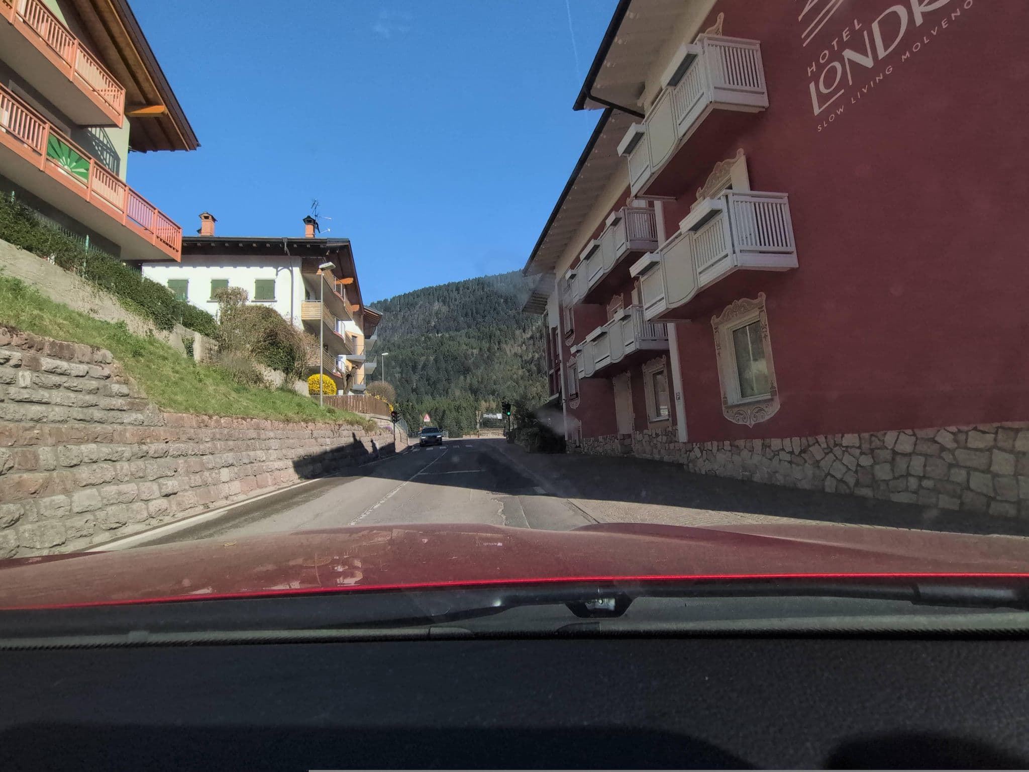 Street view near Londra, Molveno — © wolfsolver (CC BY-SA · Mapillary)