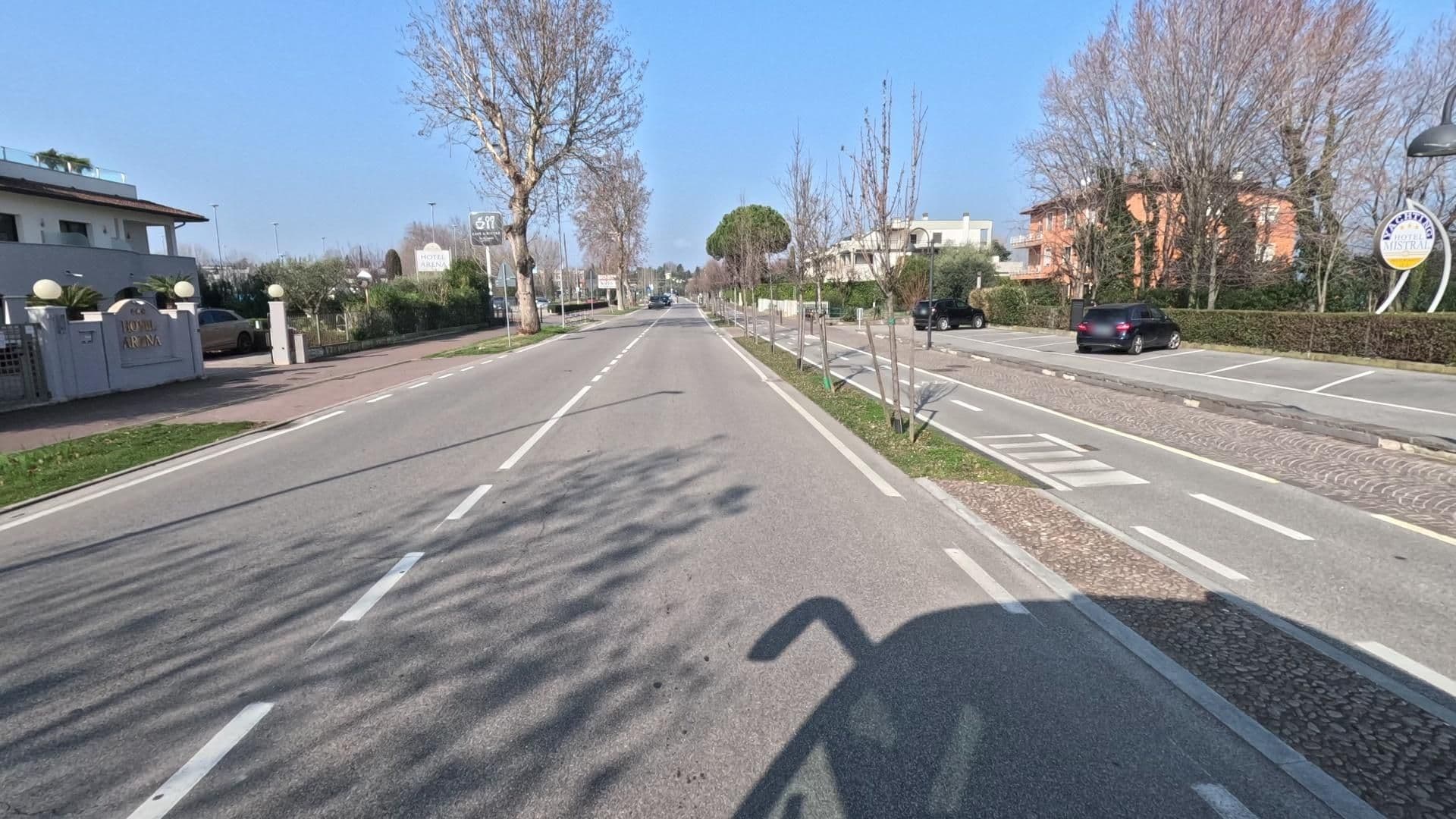 Street view near Hotel Arena, San Martino della Battaglia — © bct (CC BY-SA · Mapillary)