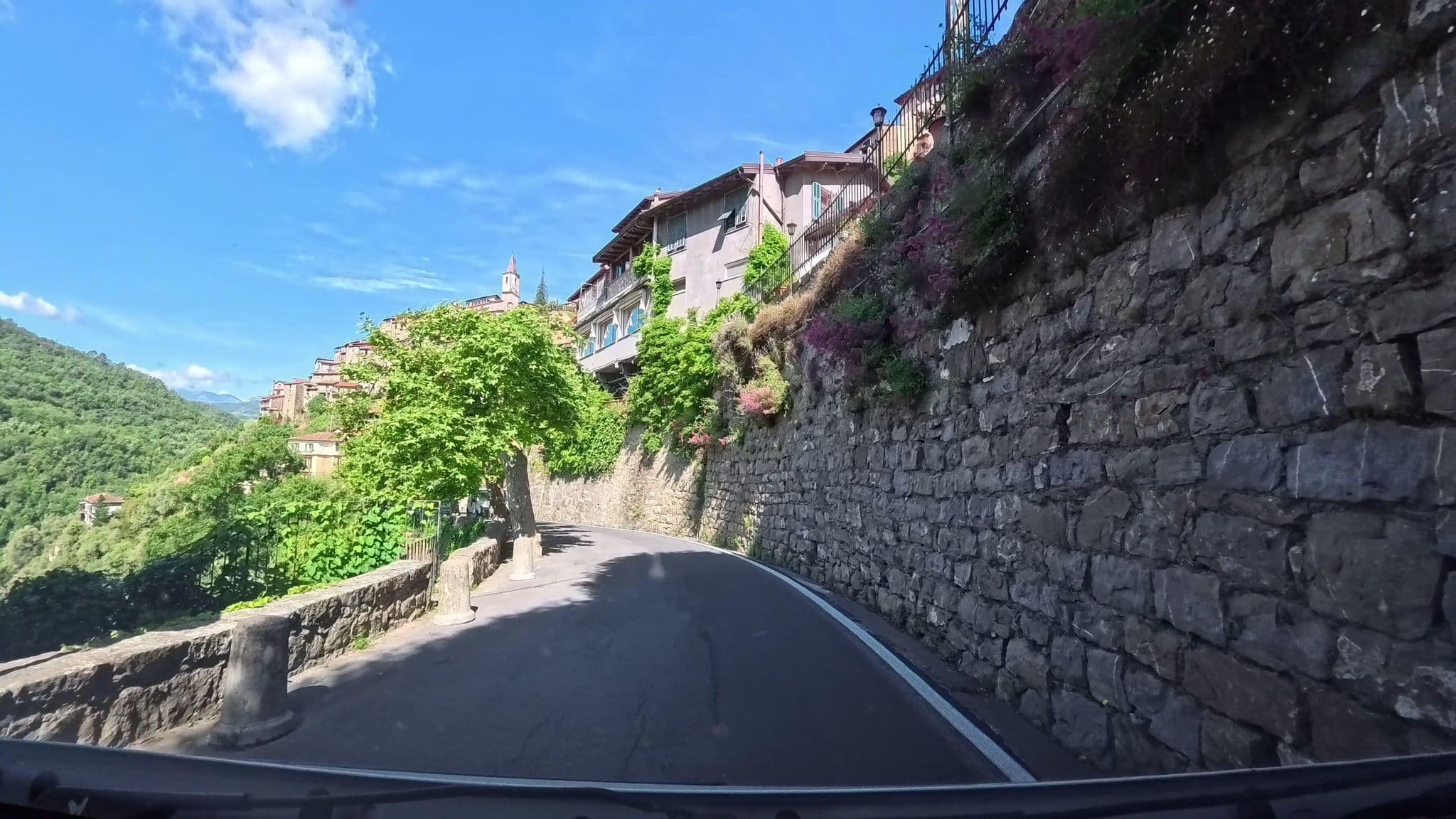 Street view near Albergo diffuso Munta e cara, Dolceacqua — © voyage-hors-saison (CC BY-SA · Mapillary)